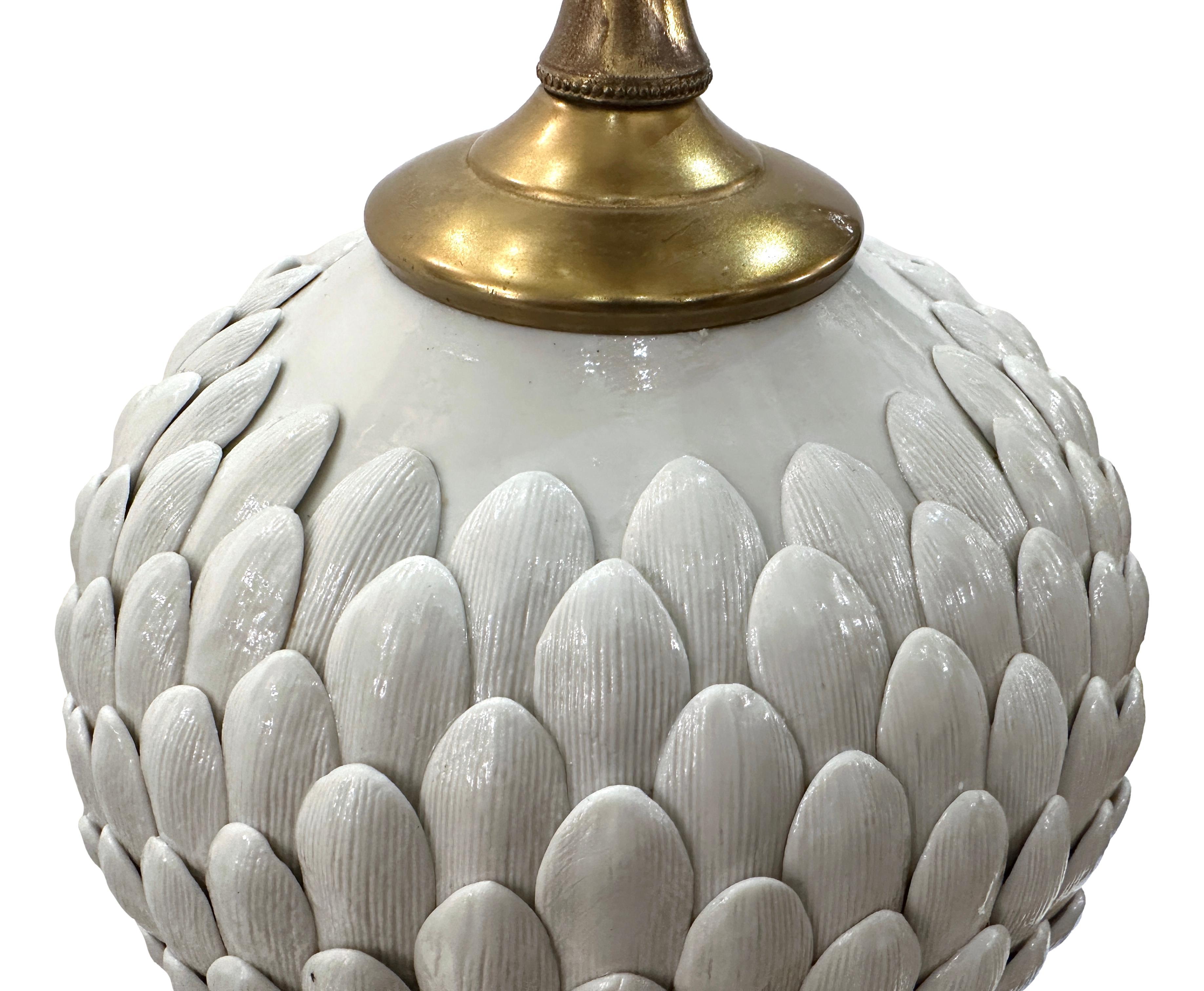Paire de lampes italiennes en porcelaine blanche Bon état - En vente à New York, NY