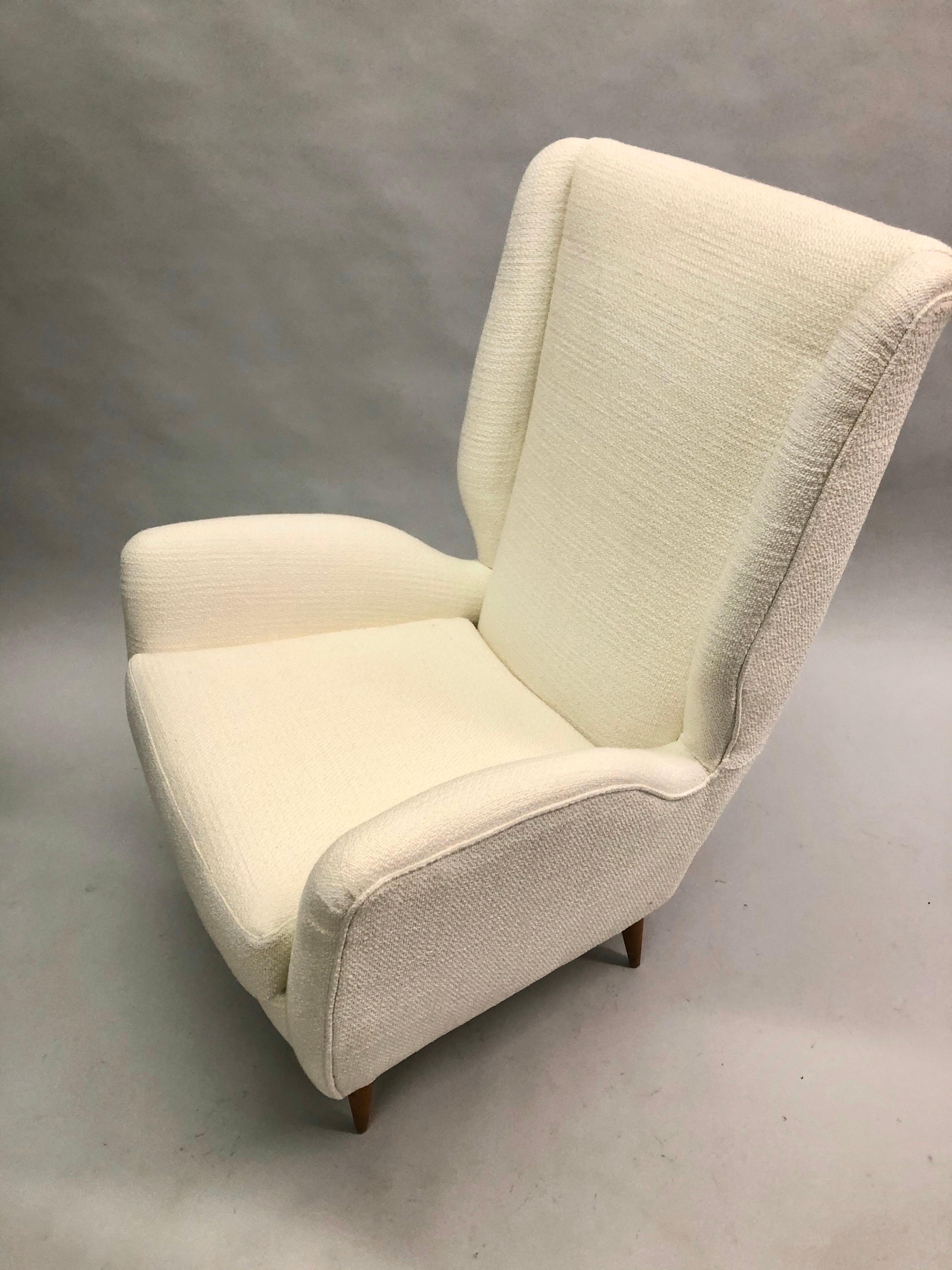 Pair of Italian Wingback Lounge Chairs / Armchairs by Gio Ponti, Model 512 3
