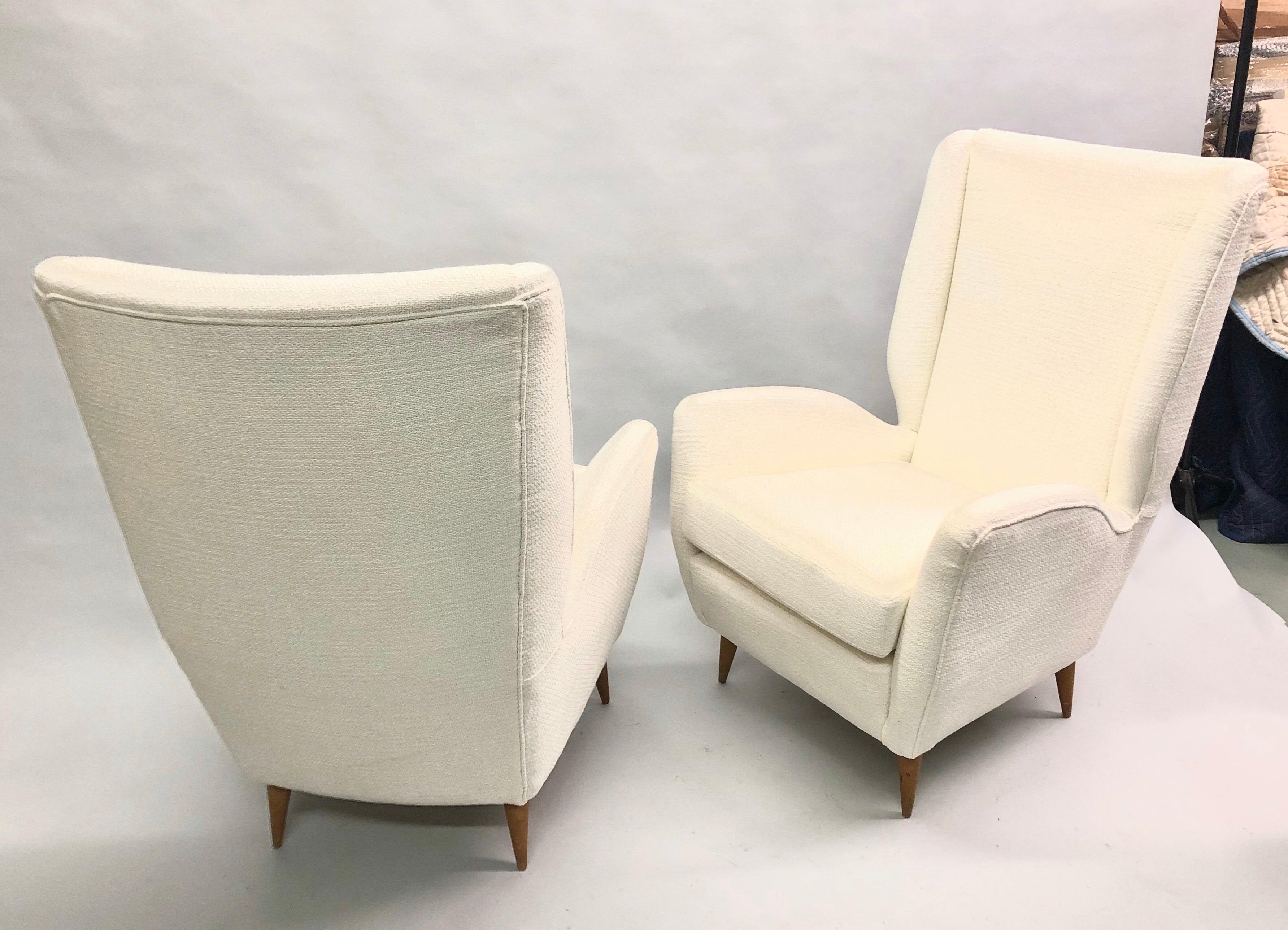 Mid-Century Modern Pair of Italian Wingback Lounge Chairs / Armchairs by Gio Ponti, Model 512