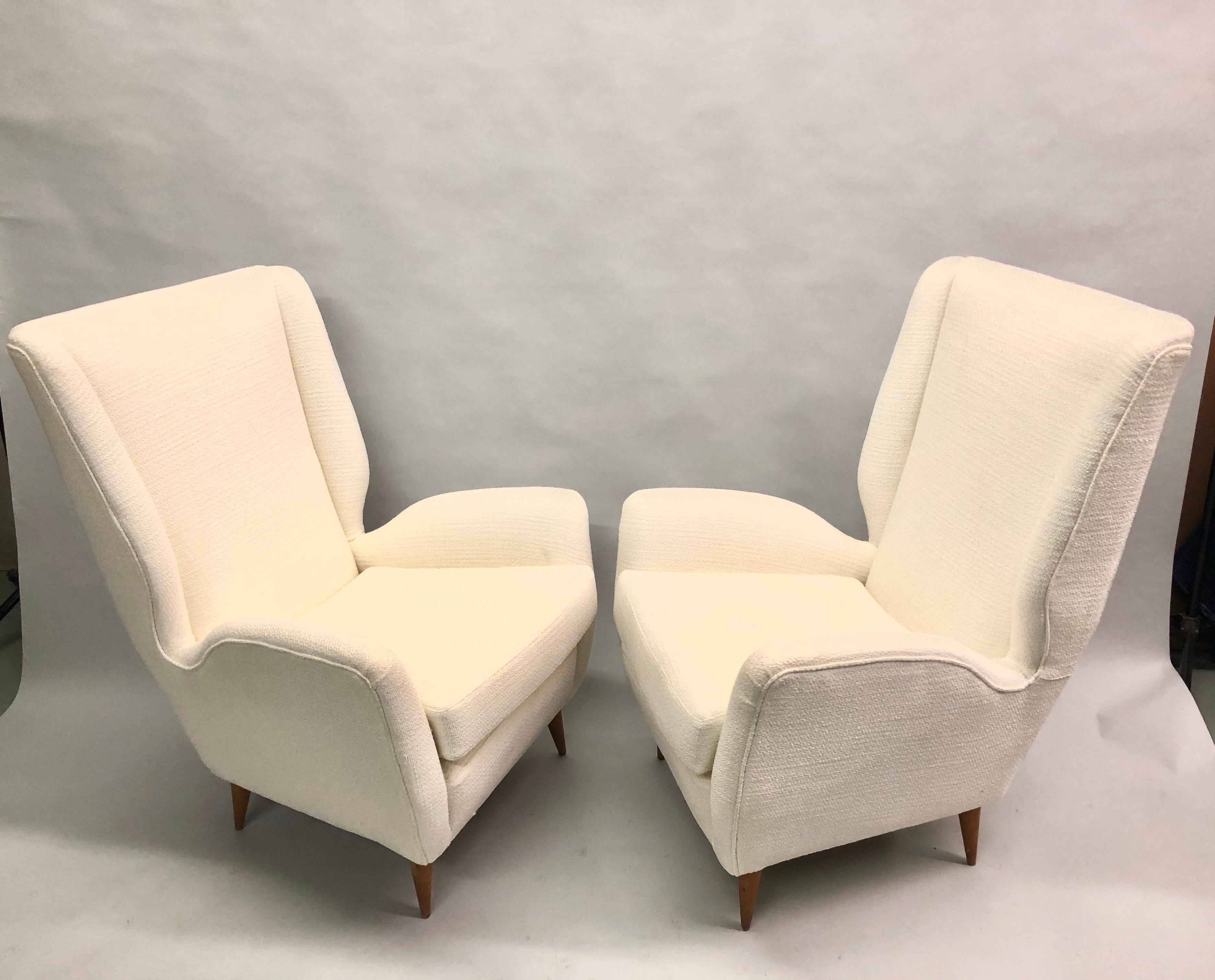 20th Century Pair of Italian Wingback Lounge Chairs / Armchairs by Gio Ponti, Model 512
