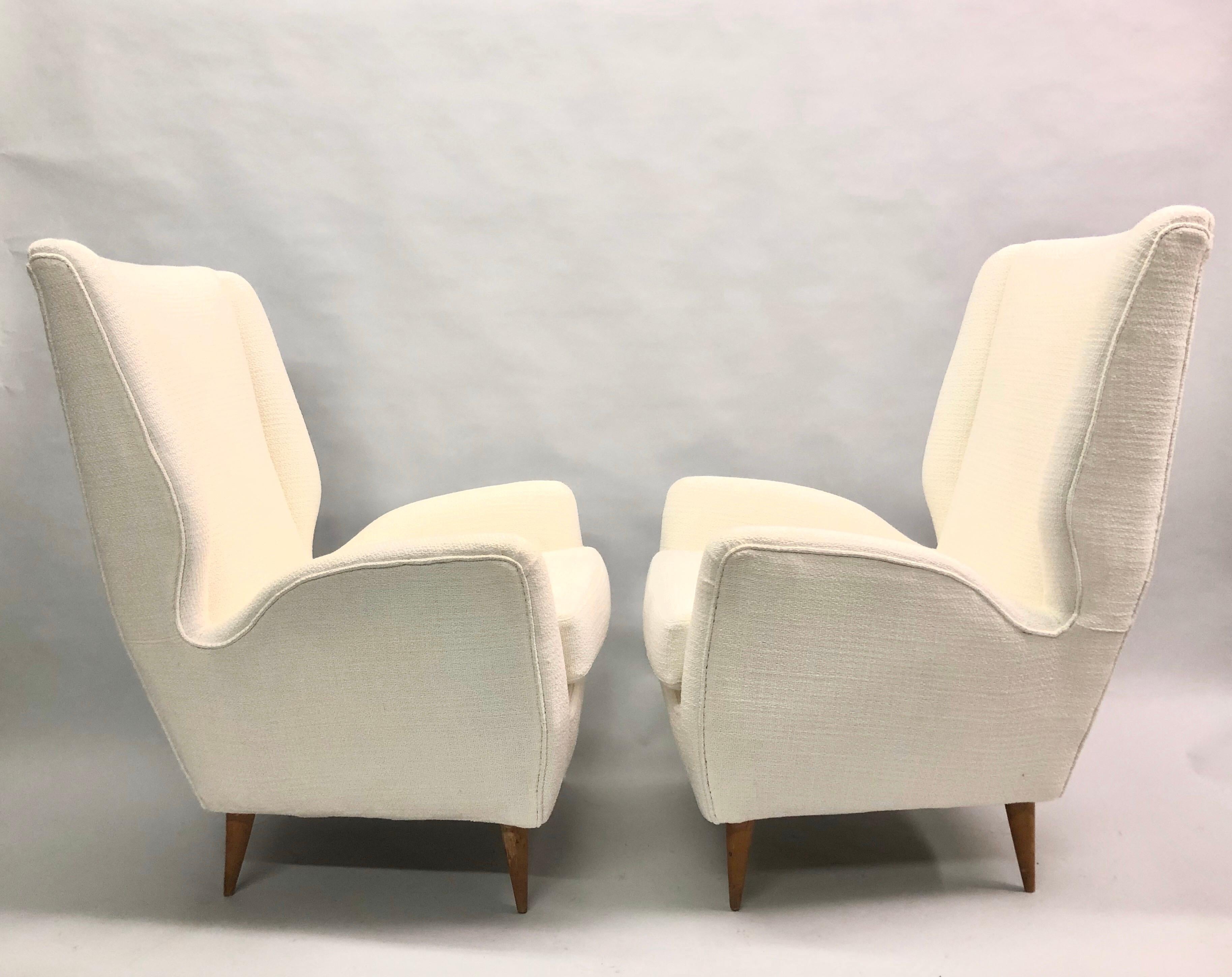 Cotton Pair of Italian Wingback Lounge Chairs / Armchairs by Gio Ponti, Model 512