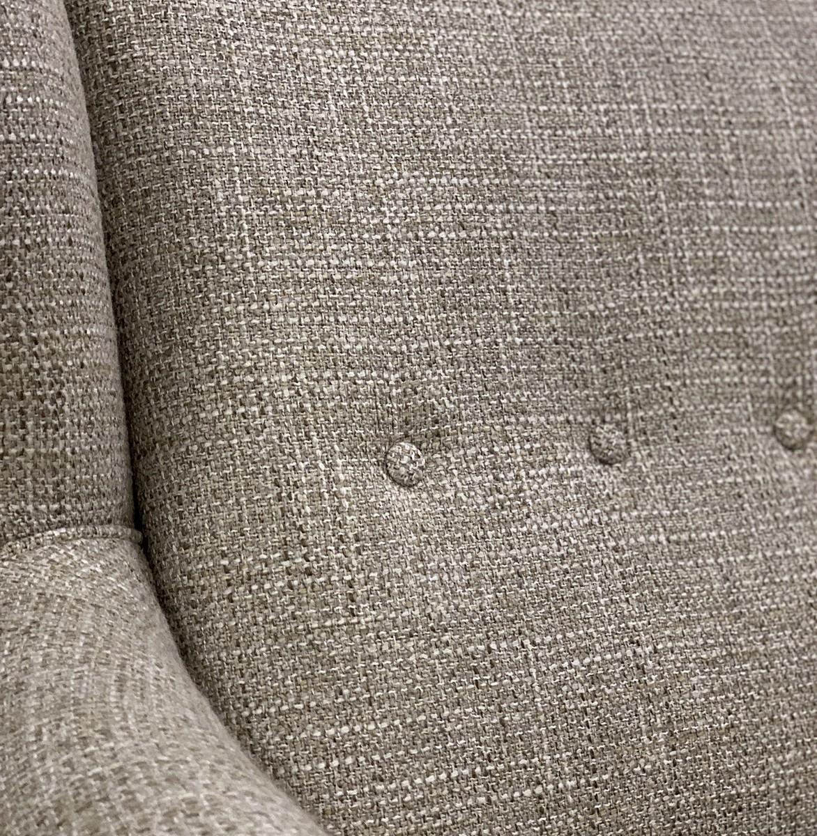 Tissu Paire de fauteuils italiens Wingback de style mi-siècle moderne, nouvelle tapisserie en vente