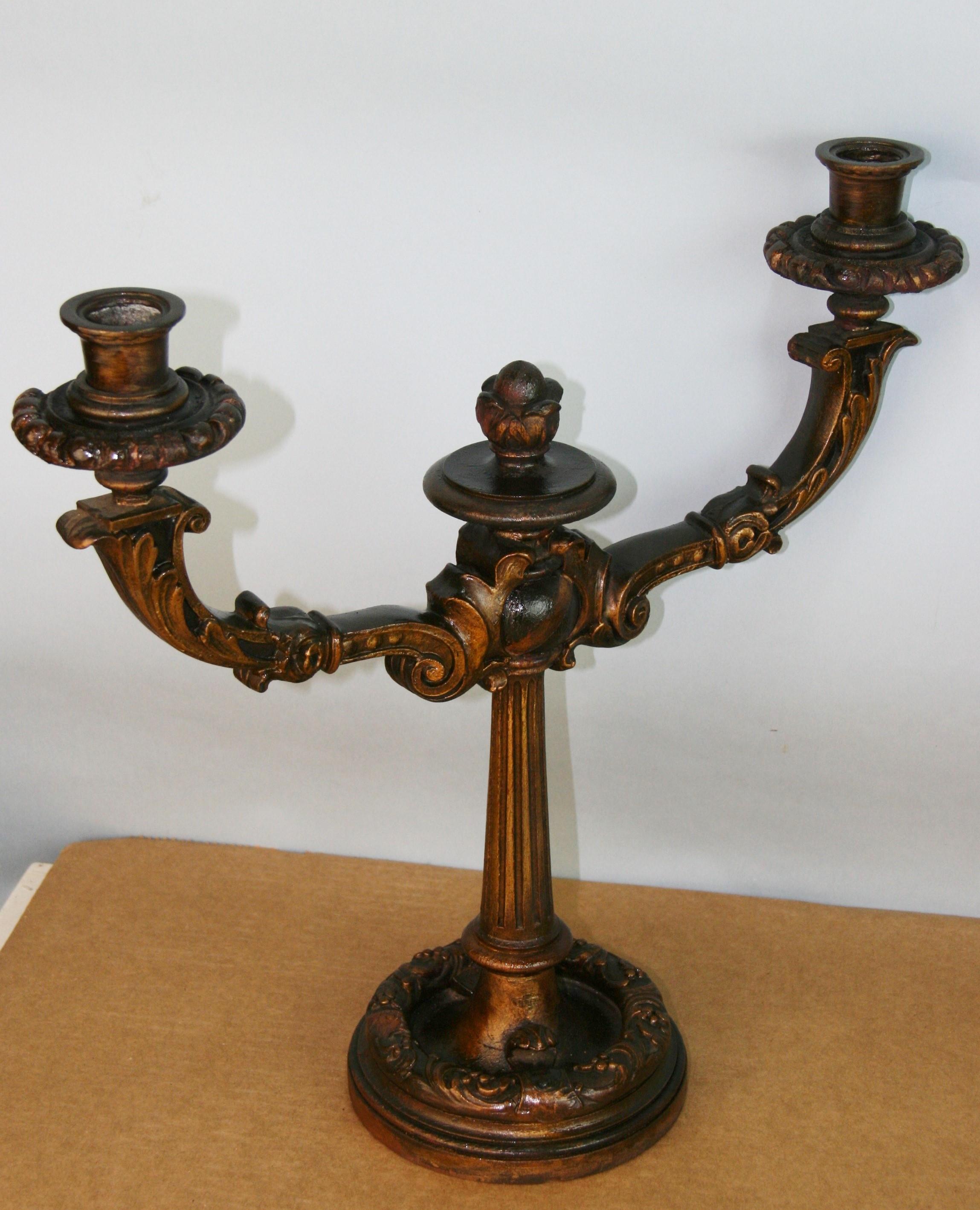 Paire de candélabres décoratifs italiens en bois et gesso de la fin du XIXe siècle en vente 1