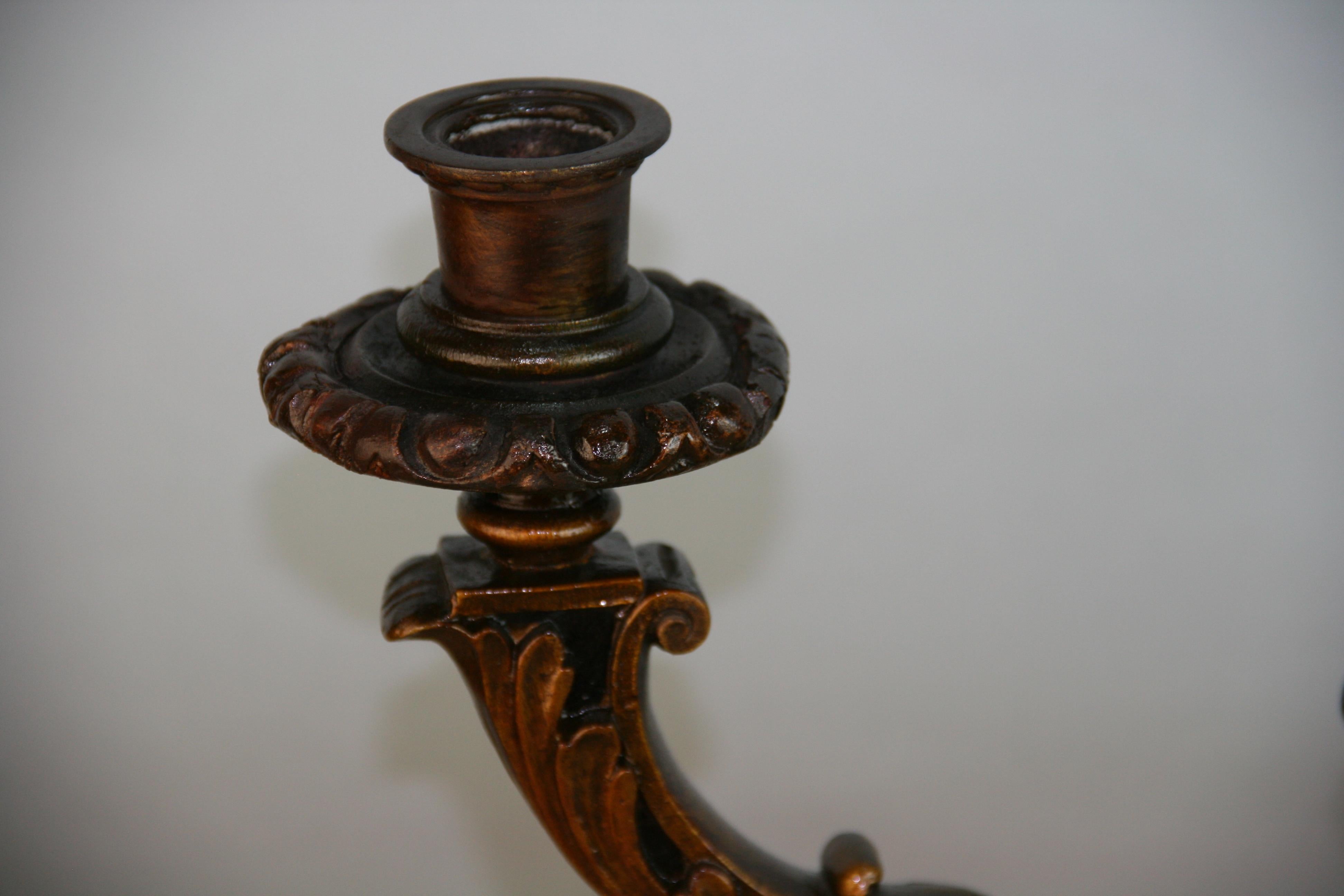 Paire de candélabres décoratifs italiens en bois et gesso de la fin du XIXe siècle en vente 4