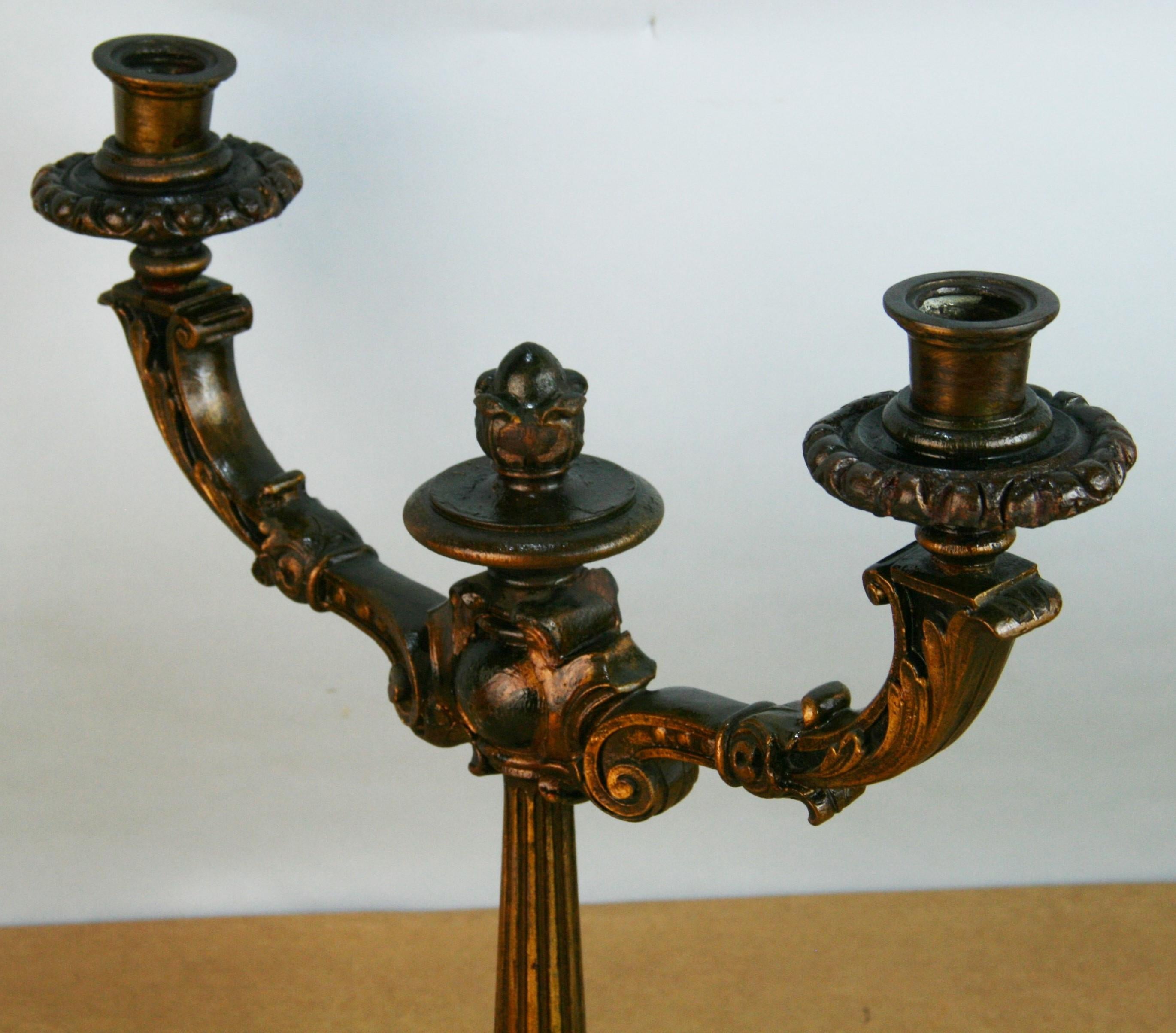 Paire de candélabres décoratifs italiens en bois et gesso de la fin du XIXe siècle en vente 5