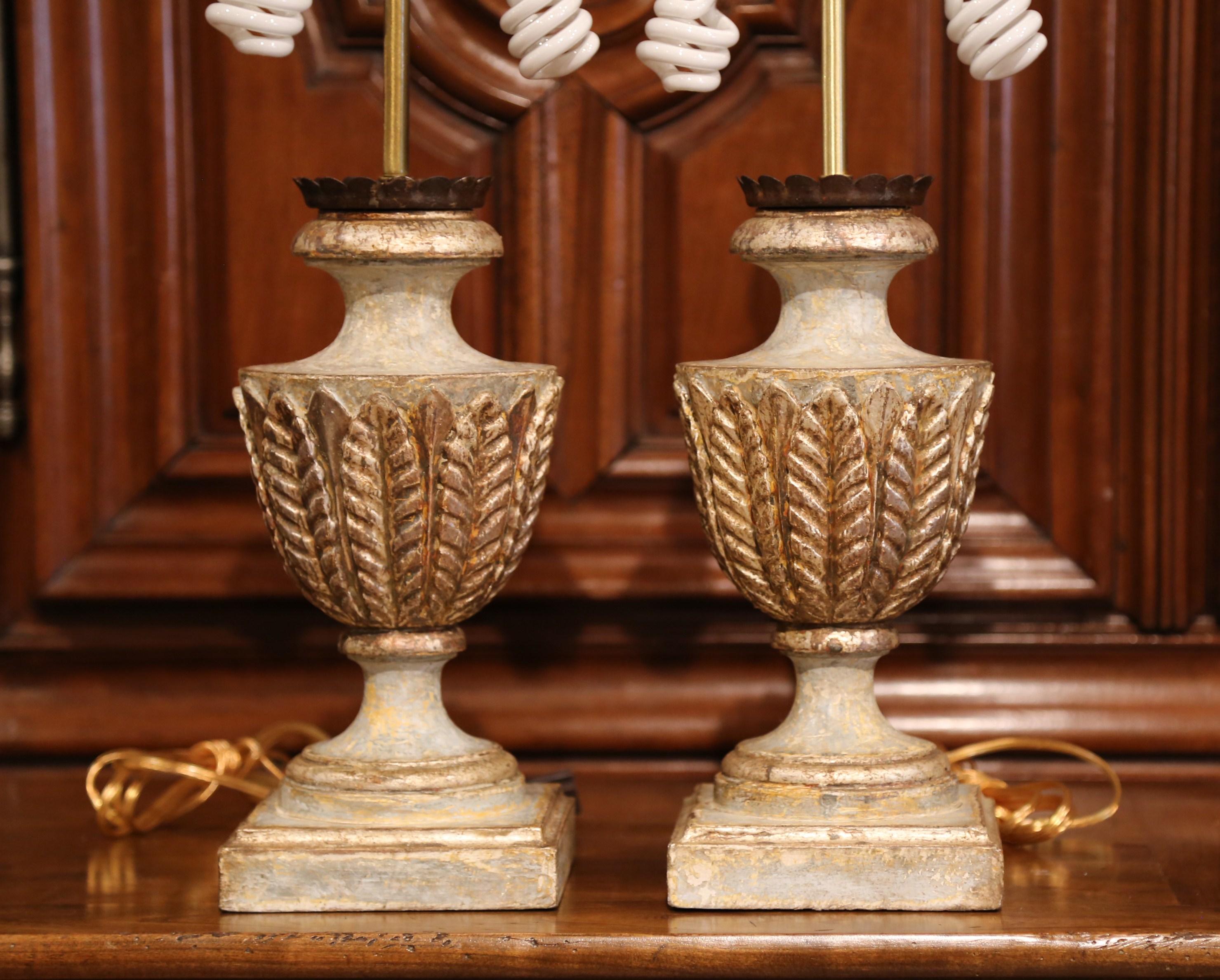 Neoclassical Pair of Italian Wood Carved Polychrome and Two-Tone Painted Urns Table Lamps
