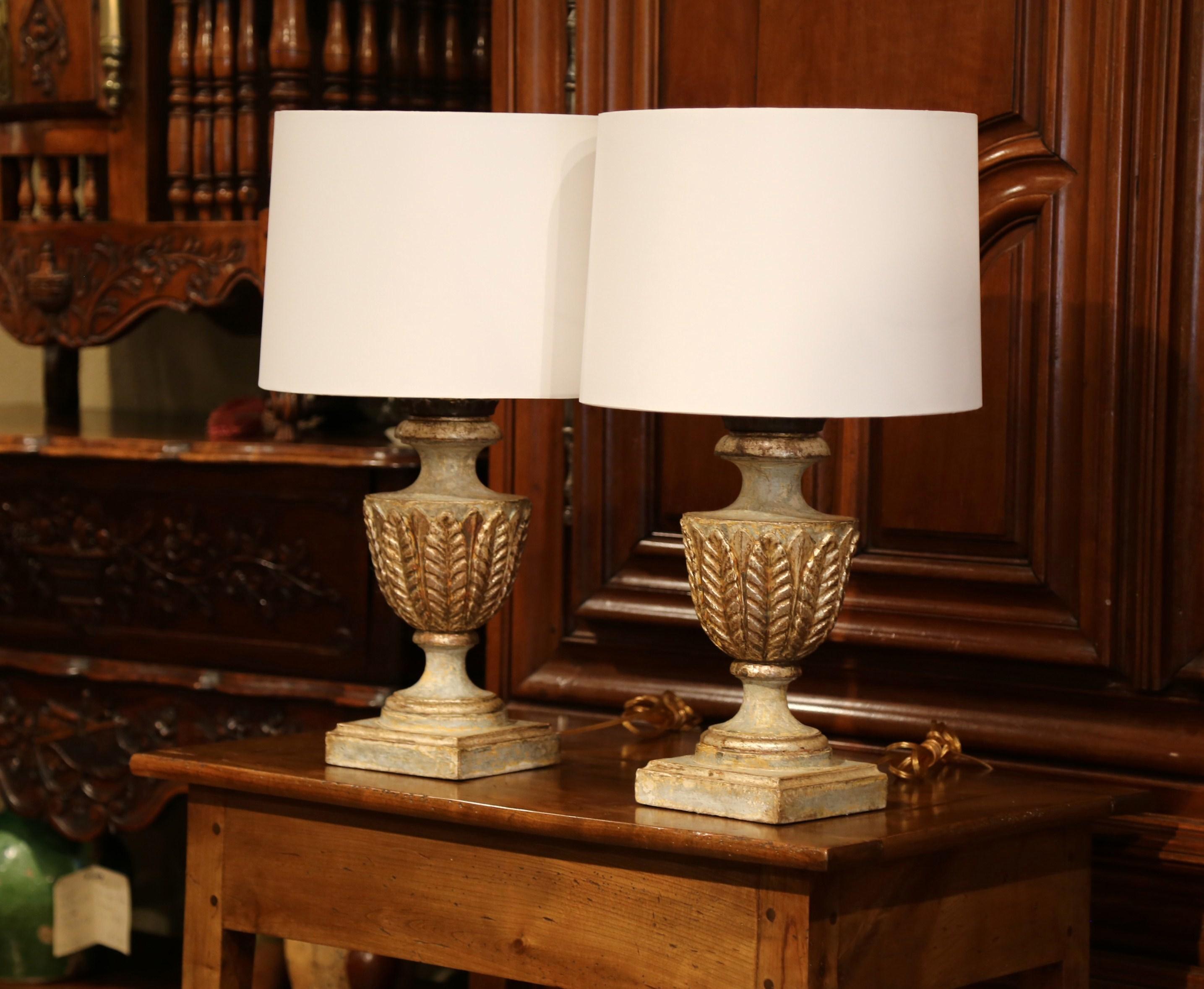 French Pair of Italian Wood Carved Polychrome and Two-Tone Painted Urns Table Lamps