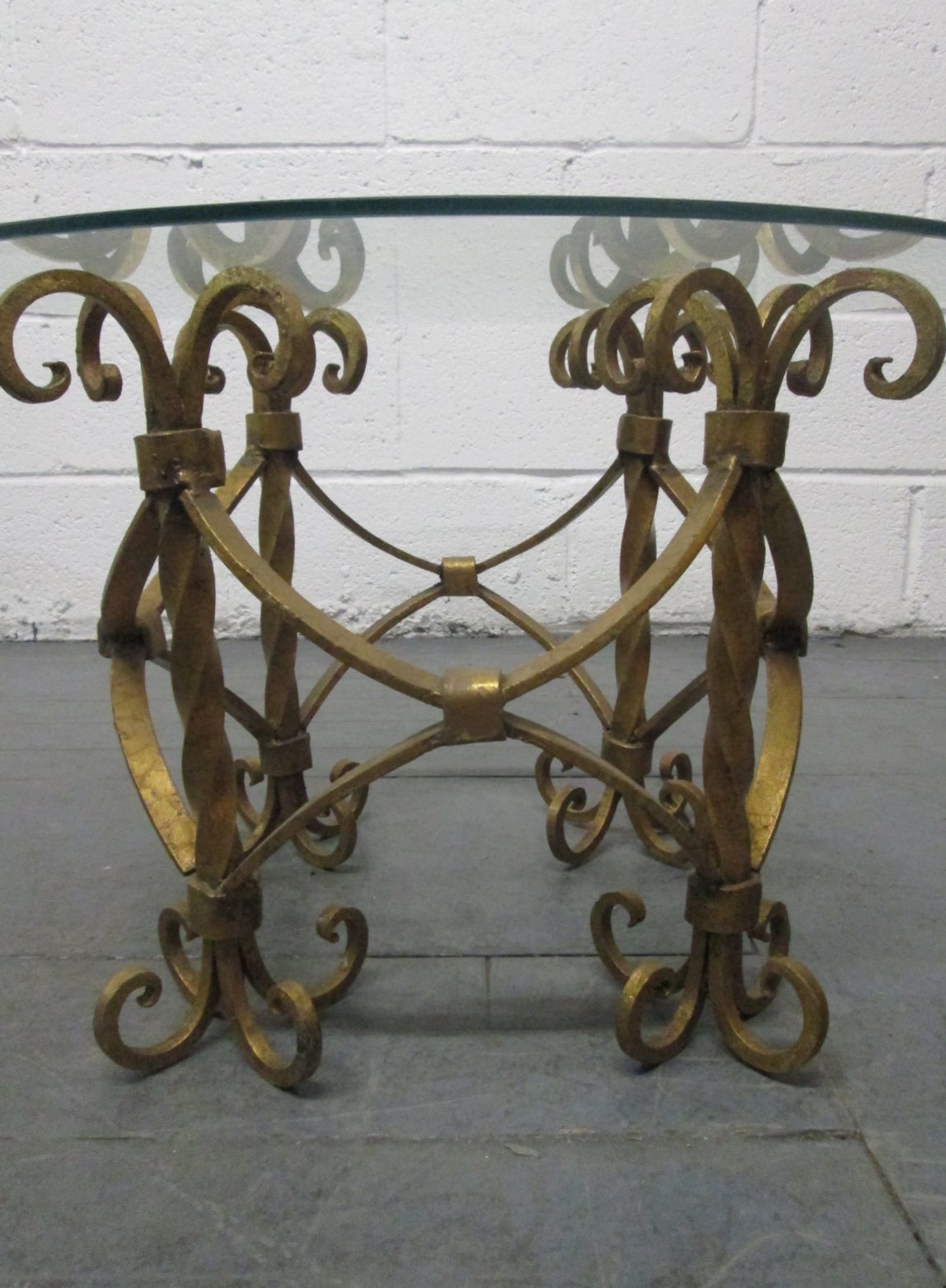 Doré Paire de tables italiennes en fer forgé doré en vente