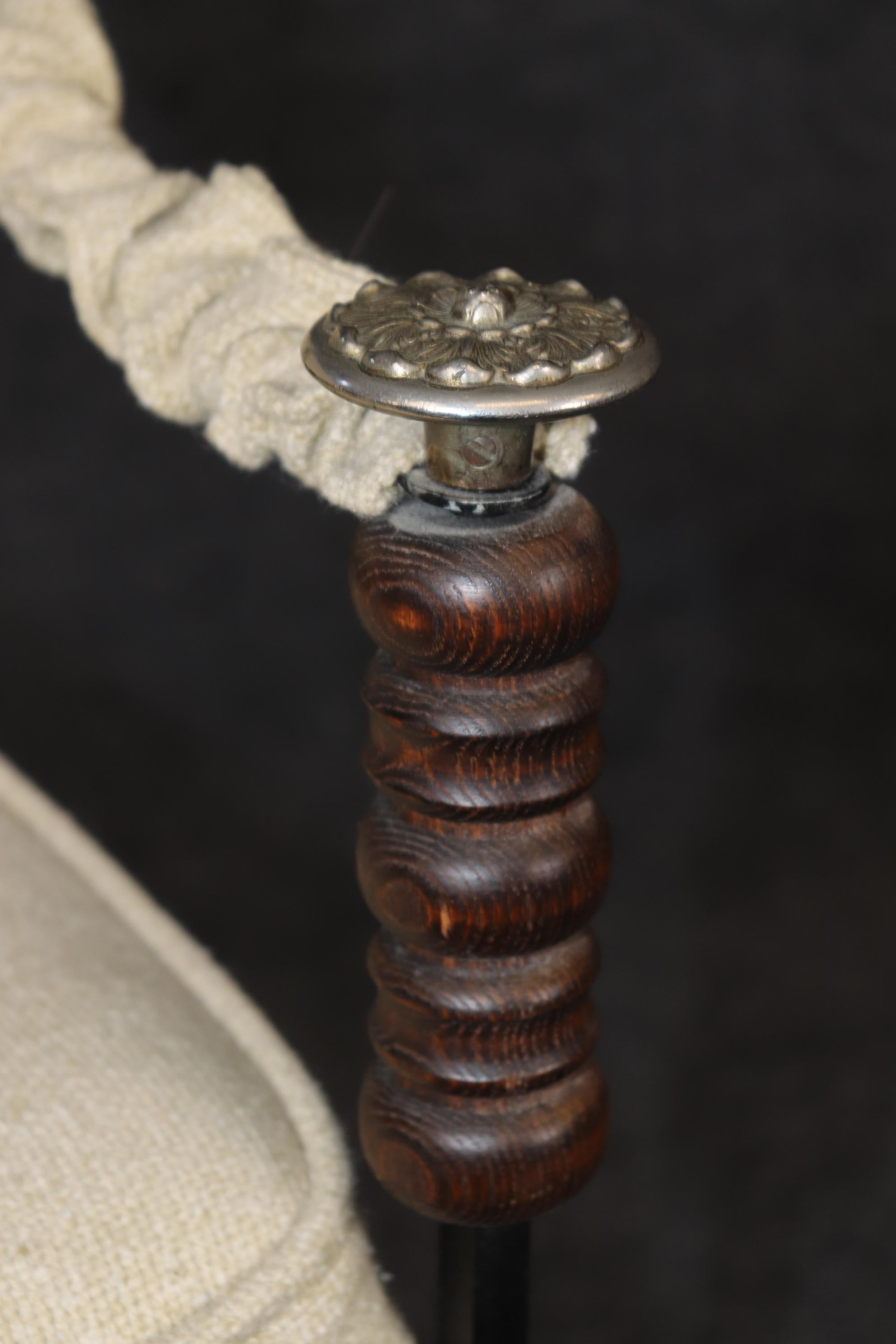 Coppia di poltrone italiane in ferro battuto imbottite in stile Savonarolla con ottone in vendita 2