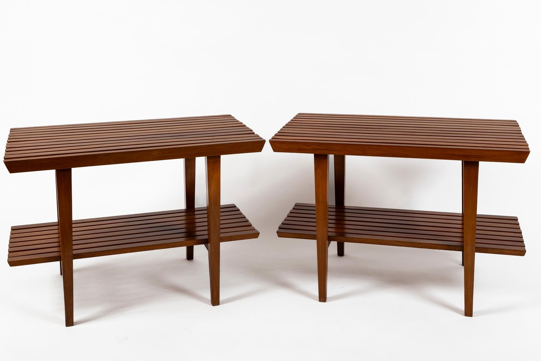 A nicely composed and sturdy pair two-tiered slatted tables on staight and tapered legs in solid beechwood.  Note angled finishing and slightly more ample finishing than its Scandinavian  Modern influence.
Origin: Italy
Dating: 1960ca
Condition: