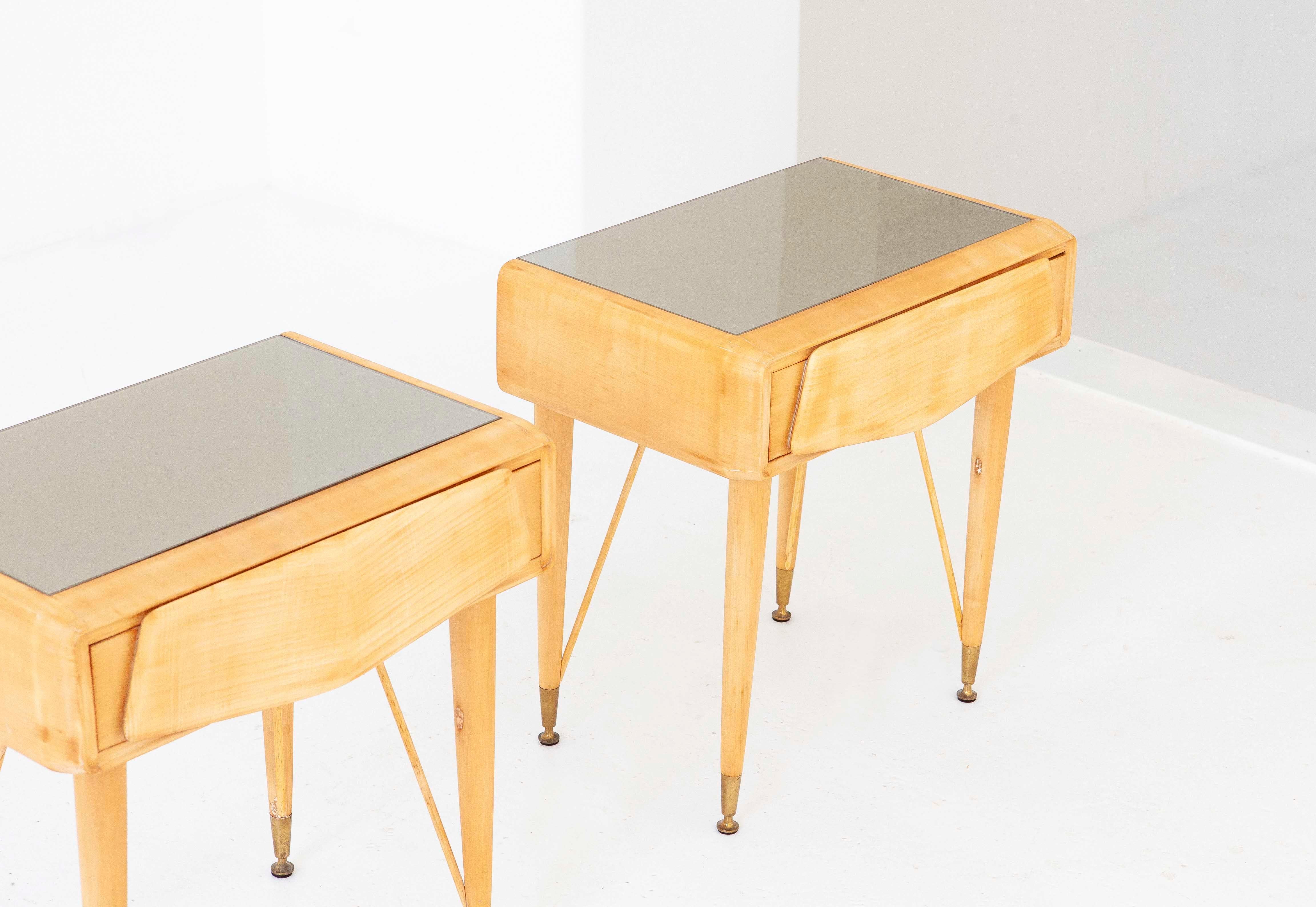Mid-Century Modern Pair of Italian Yellow Maple Wood and Grey Glass Bedside Tables, 1950s