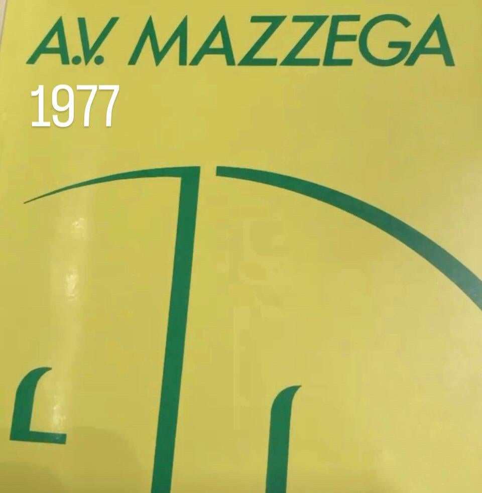 Pair of Italian Yellow Murano Wall Sconces by Carlo Nason for Mazzega, 1970s In Good Condition For Sale In Badajoz, Badajoz