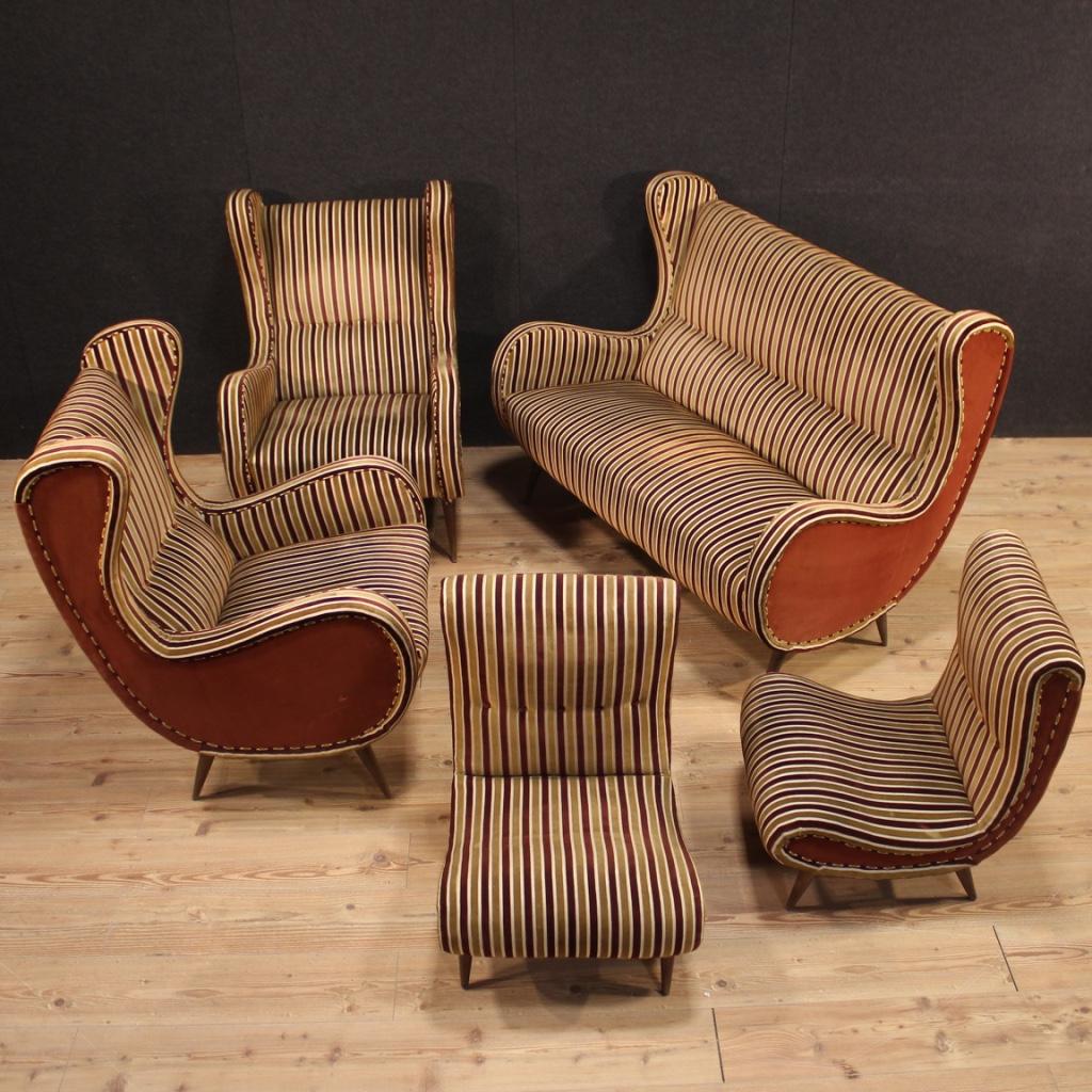 A unique Pair of Italian Zanuso-style Chairs In Fabric & Velvet, 20th Century. 

Pair of Italian chairs from the 60s / 70s. Fabulous line and construction chairs in Zanuso style, upholstered in fabric and velvet. Furniture that is part of a living