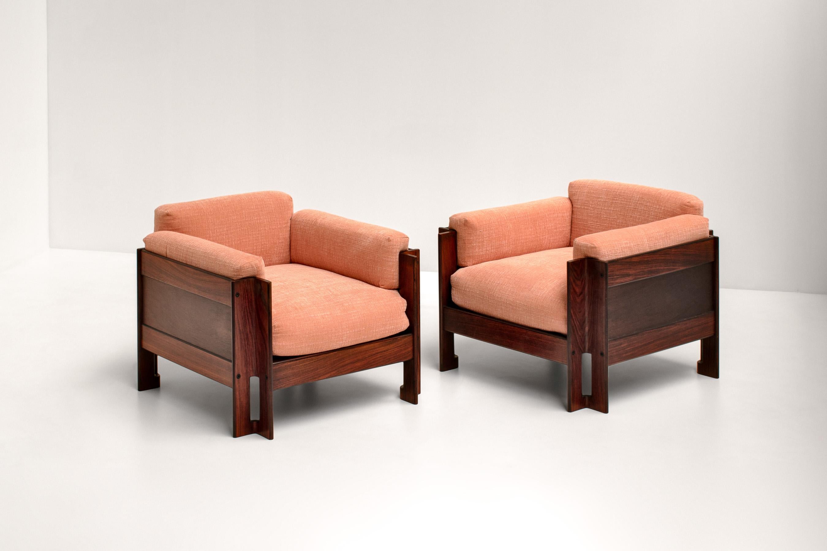 Stunning set of mid-century lounge chairs by Italian designer Sergio Asti for Poltronova, Italy 1960s

Both chairs feature a sculptural darkened wooden frame and coral colored fabric cushions. All cushions are newly upholstered in a premium