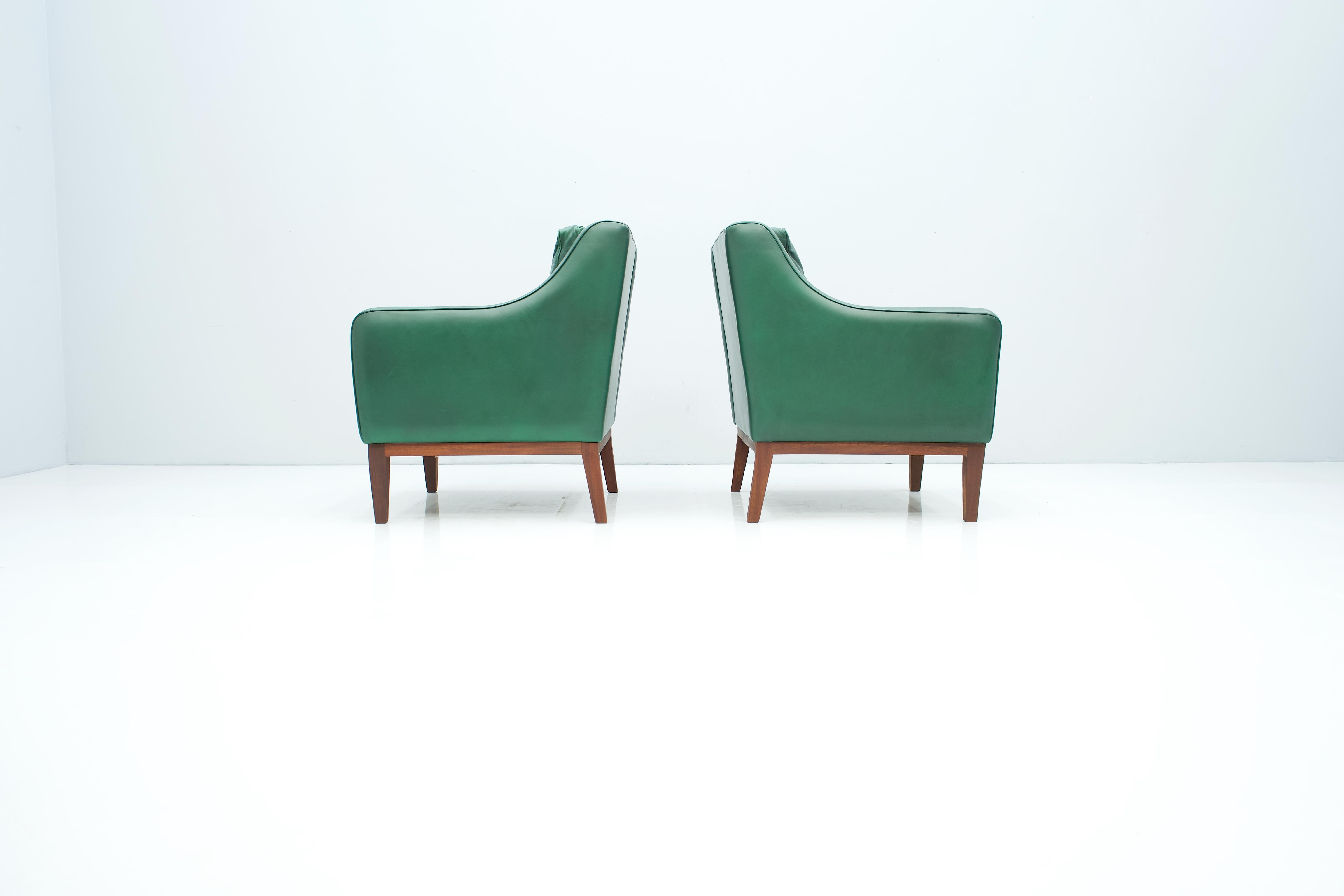 Pair of Italian Lounge Chairs in Green Leather, 1958 For Sale 1