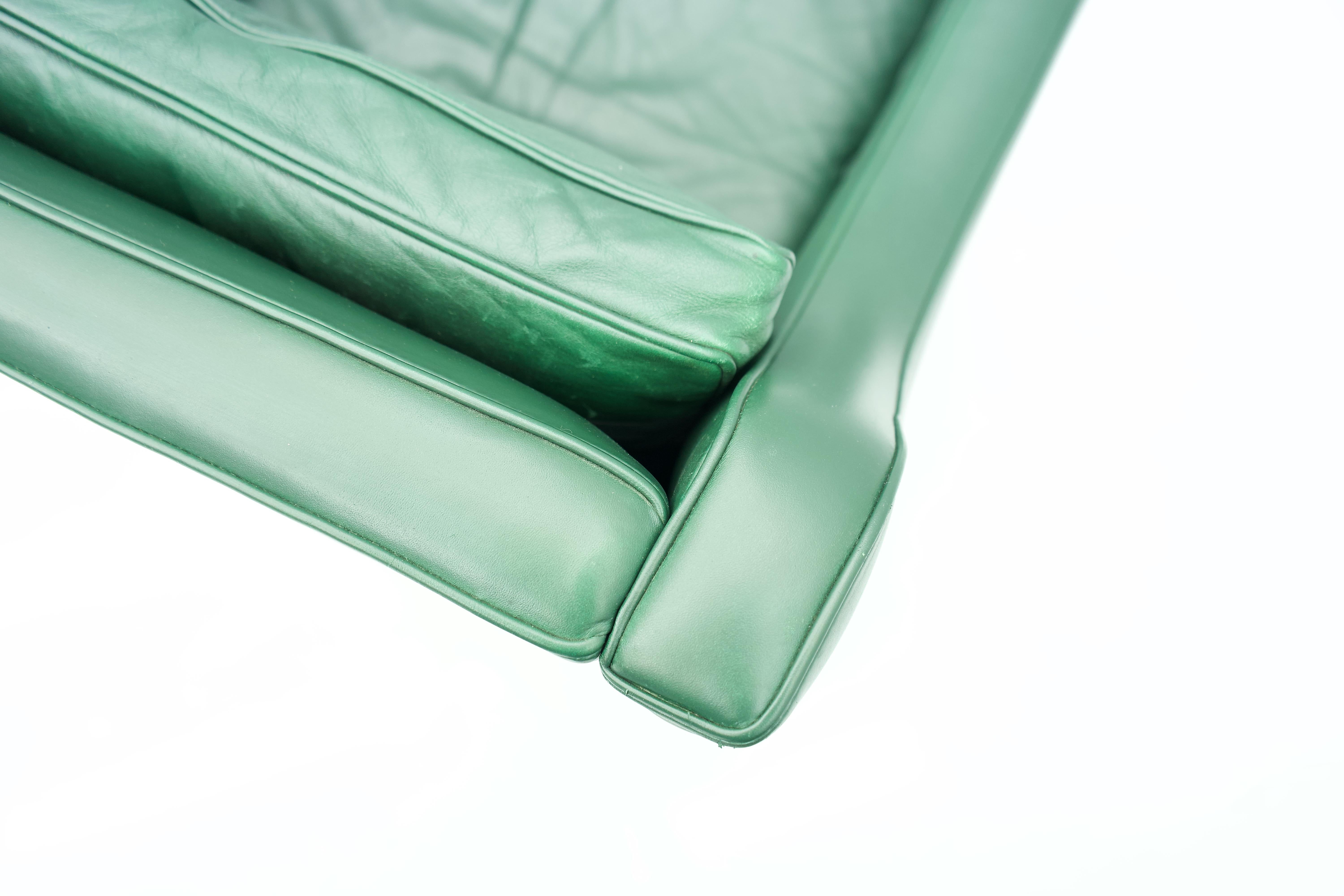 Pair of Italian Lounge Chairs in Green Leather, 1958 For Sale 2