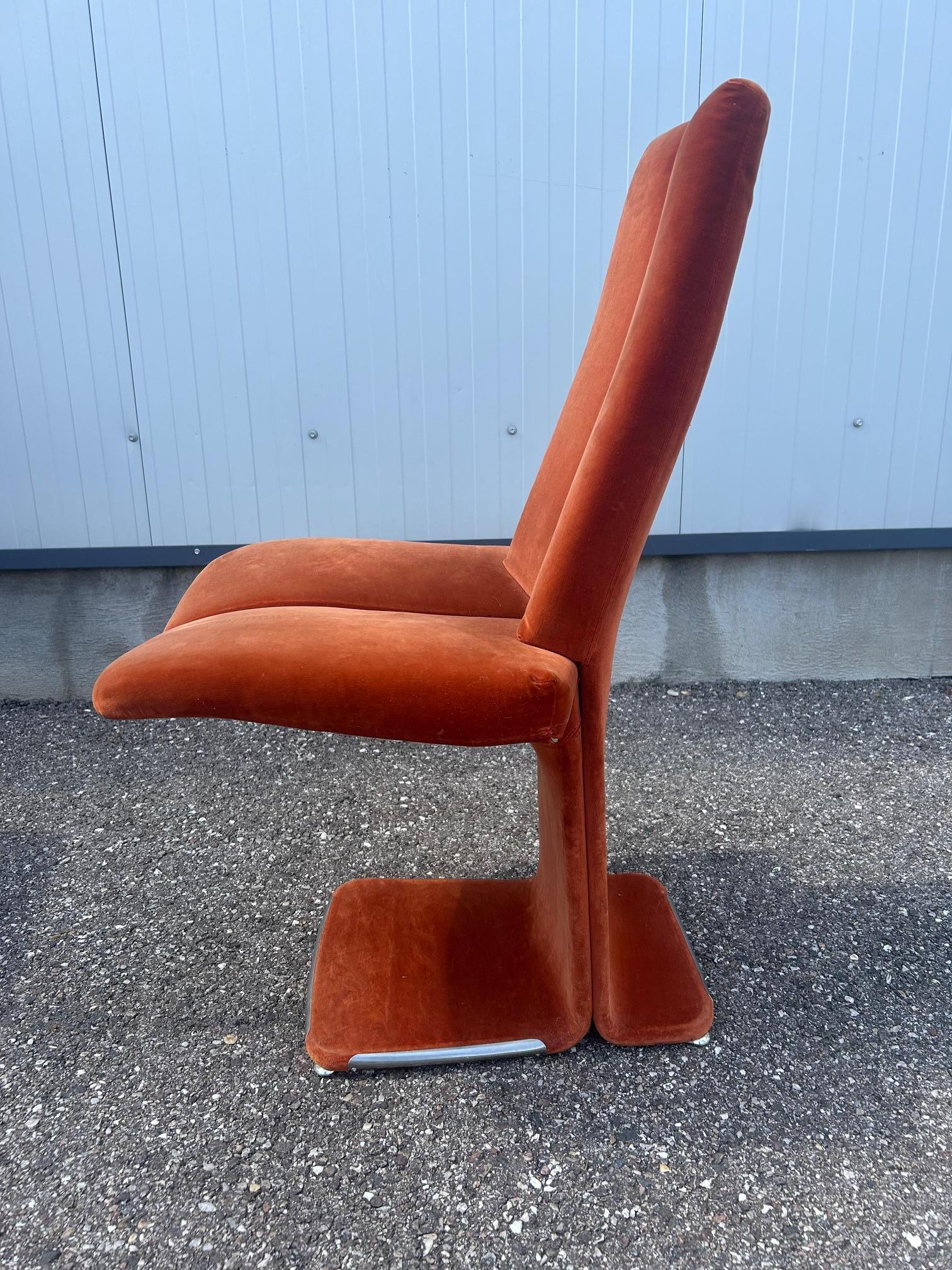 Velours paire de chaises italiennes 1970 en vente