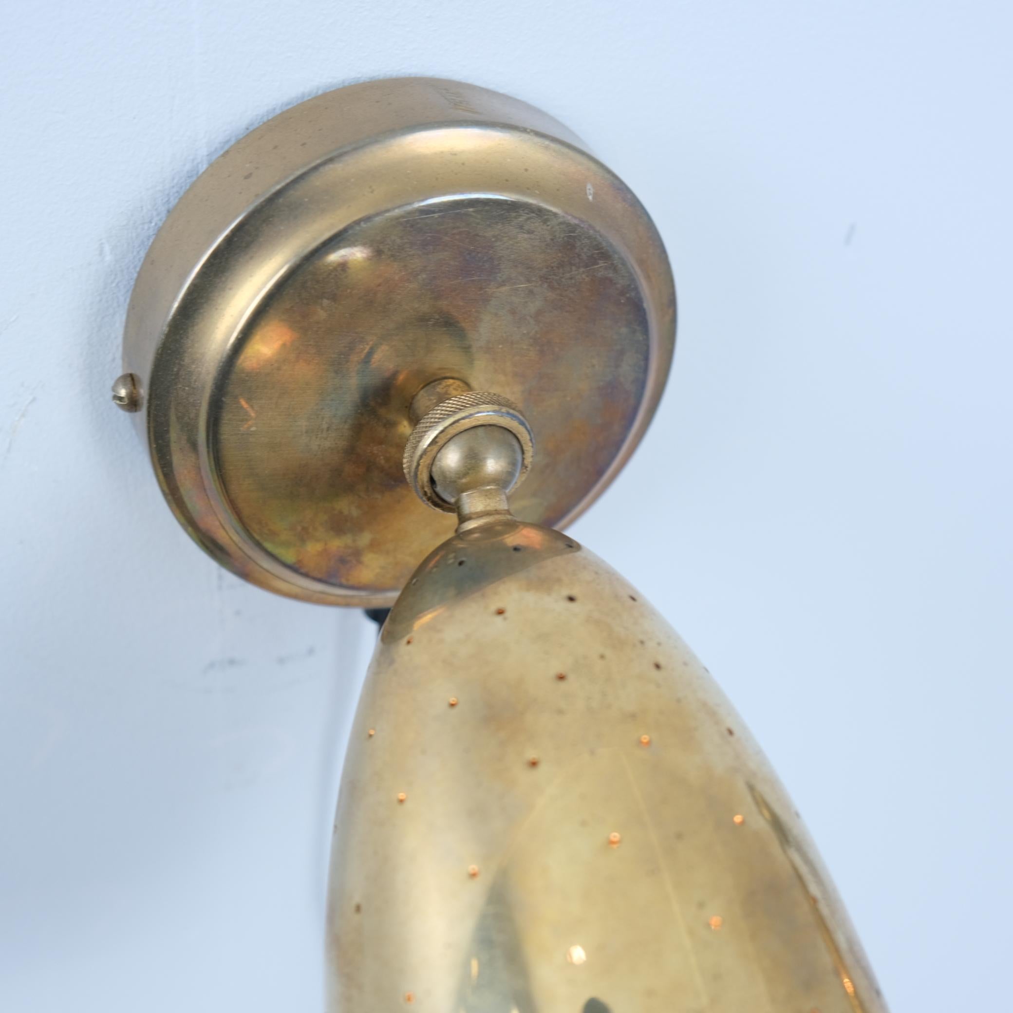 Verstellbare Itsu-Wandleuchter Modell EY 67 aus perforiertem Messing, Finnland 1950er Jahre, Paar im Angebot 7
