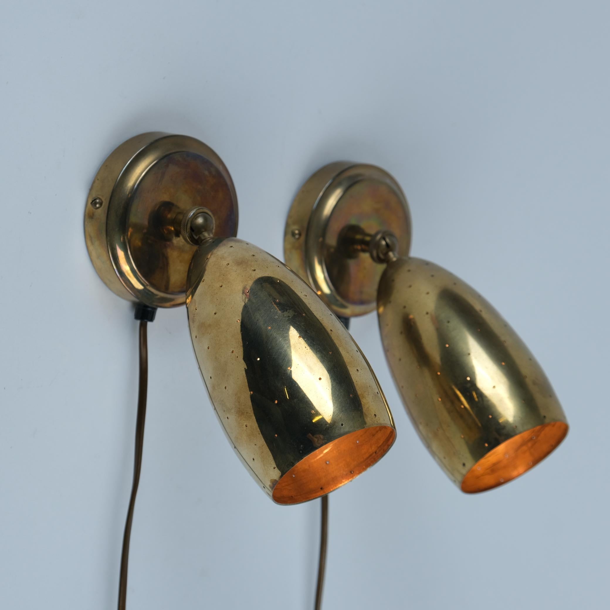 Mid-Century Modern Pair Of Itsu Adjustable Scones Model EY 67 In Perforated Brass, Finland 1950s For Sale