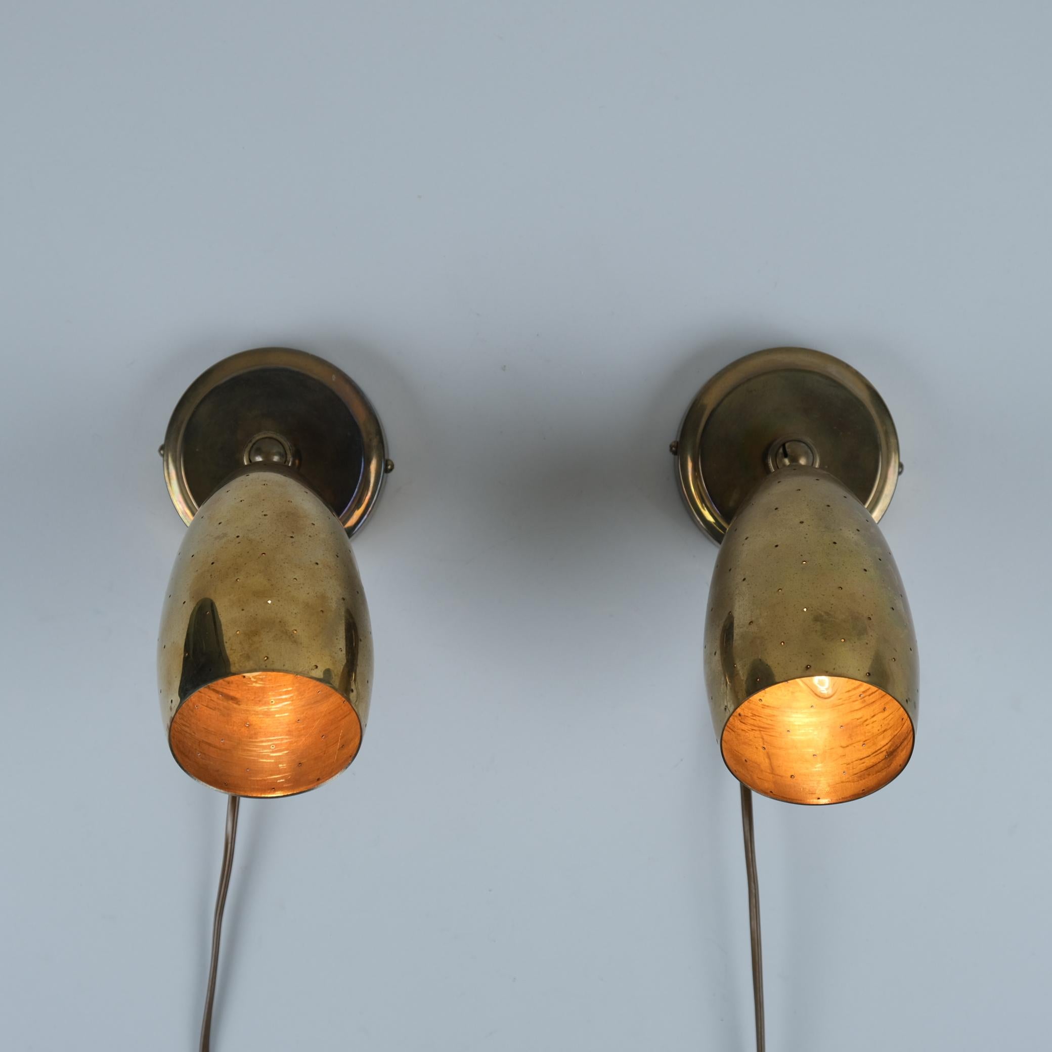 Mid-20th Century Pair Of Itsu Adjustable Scones Model EY 67 In Perforated Brass, Finland 1950s For Sale