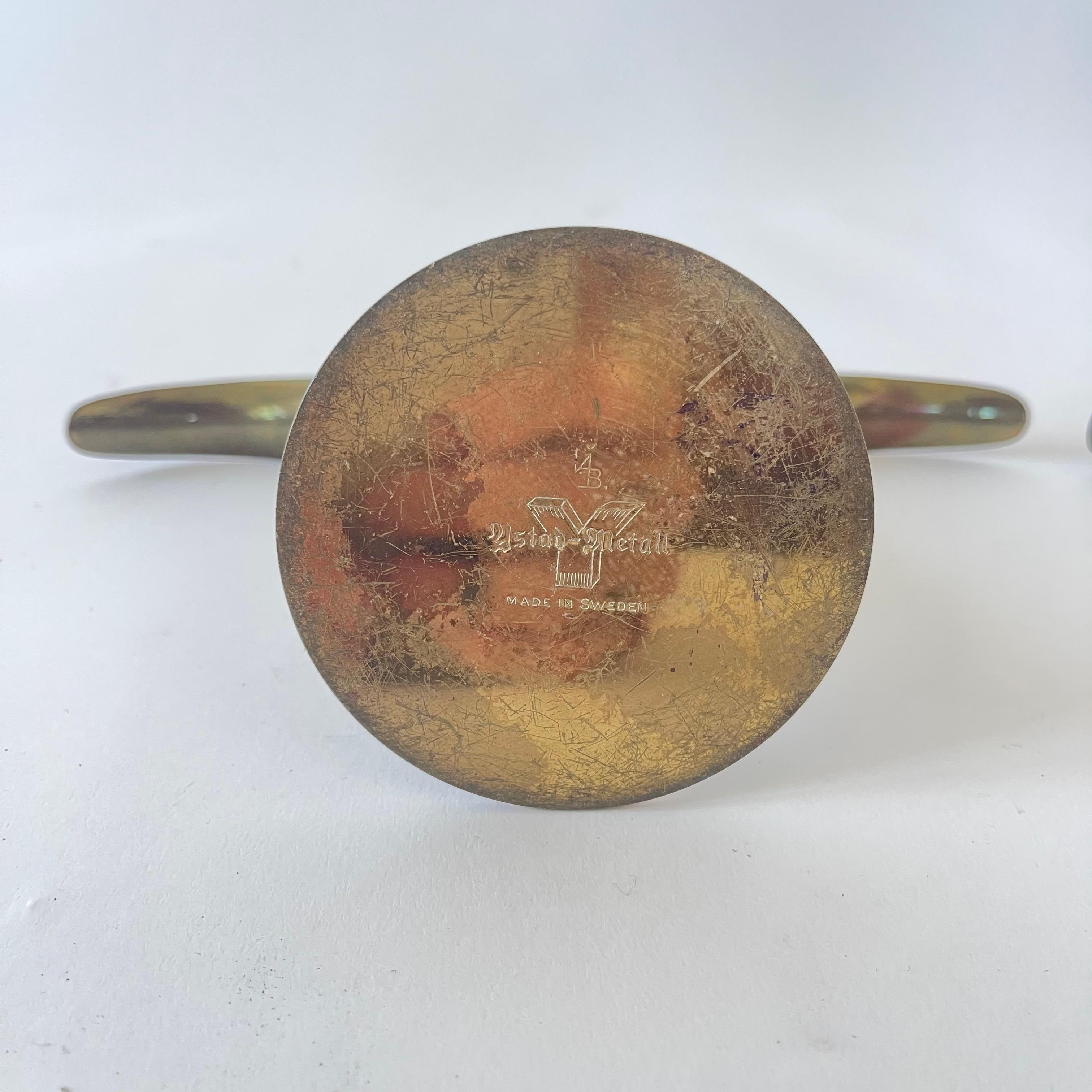 Pair of Ivar Ålenius Björk Lijan Lily Brass Candlesticks, Sweden, Circa 1940s For Sale 3