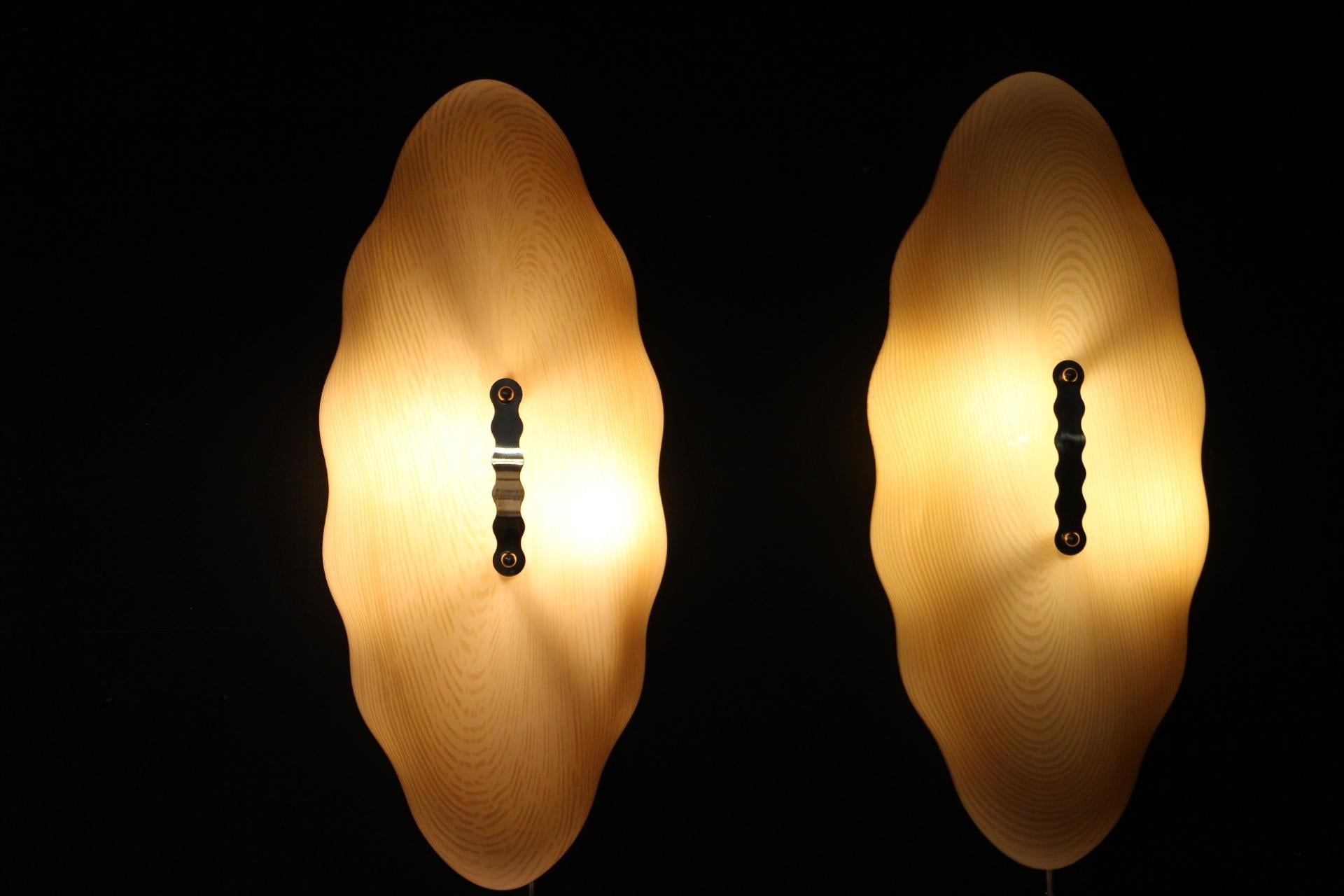 Pair of Ivory Color Filigree Murano Glass Sconces, Beige Glass Wall Lights For Sale 2