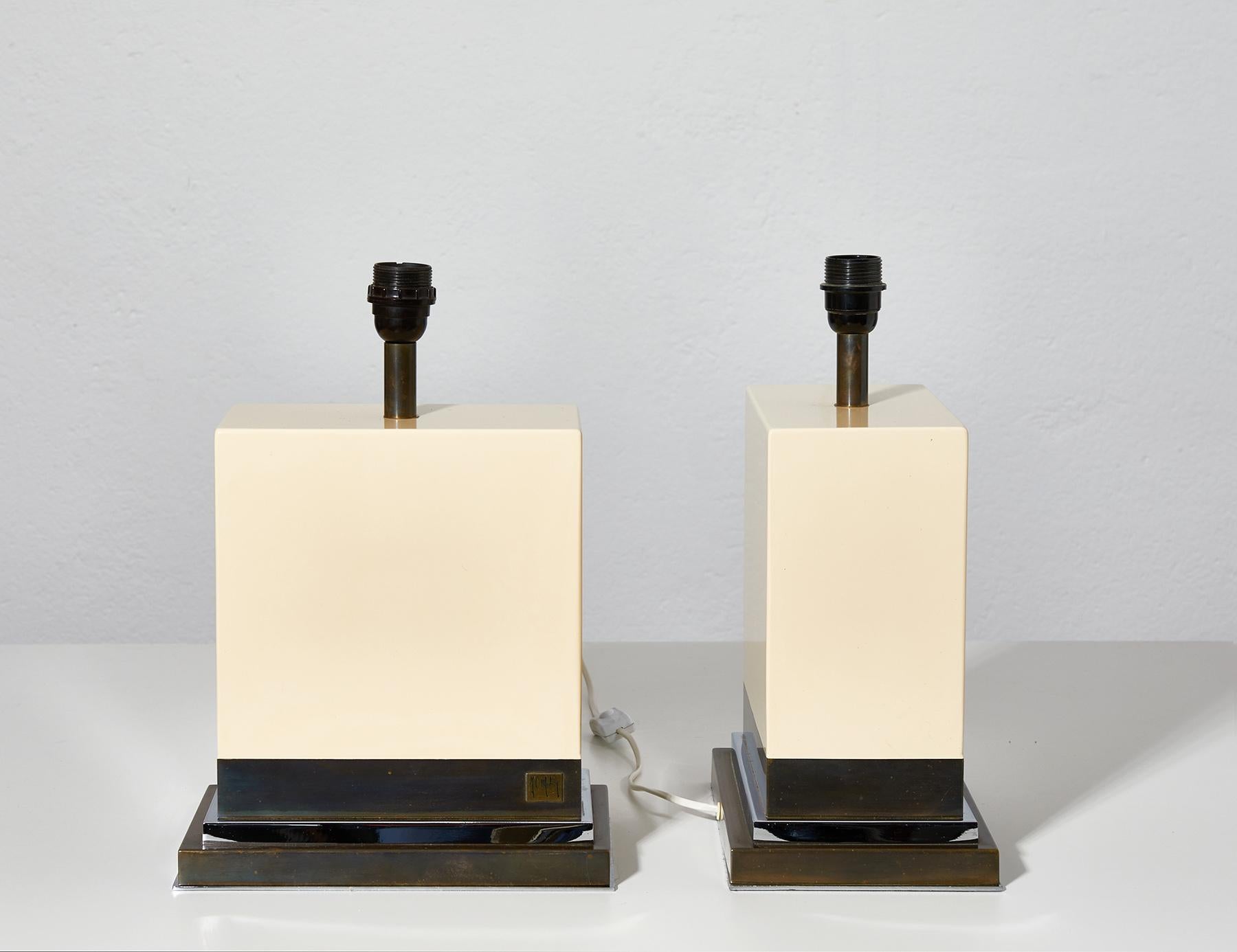 Laqué Paire de lampes de bureau laquées ivoire de Jean-Claude Mahey, France 1970-1980 en vente