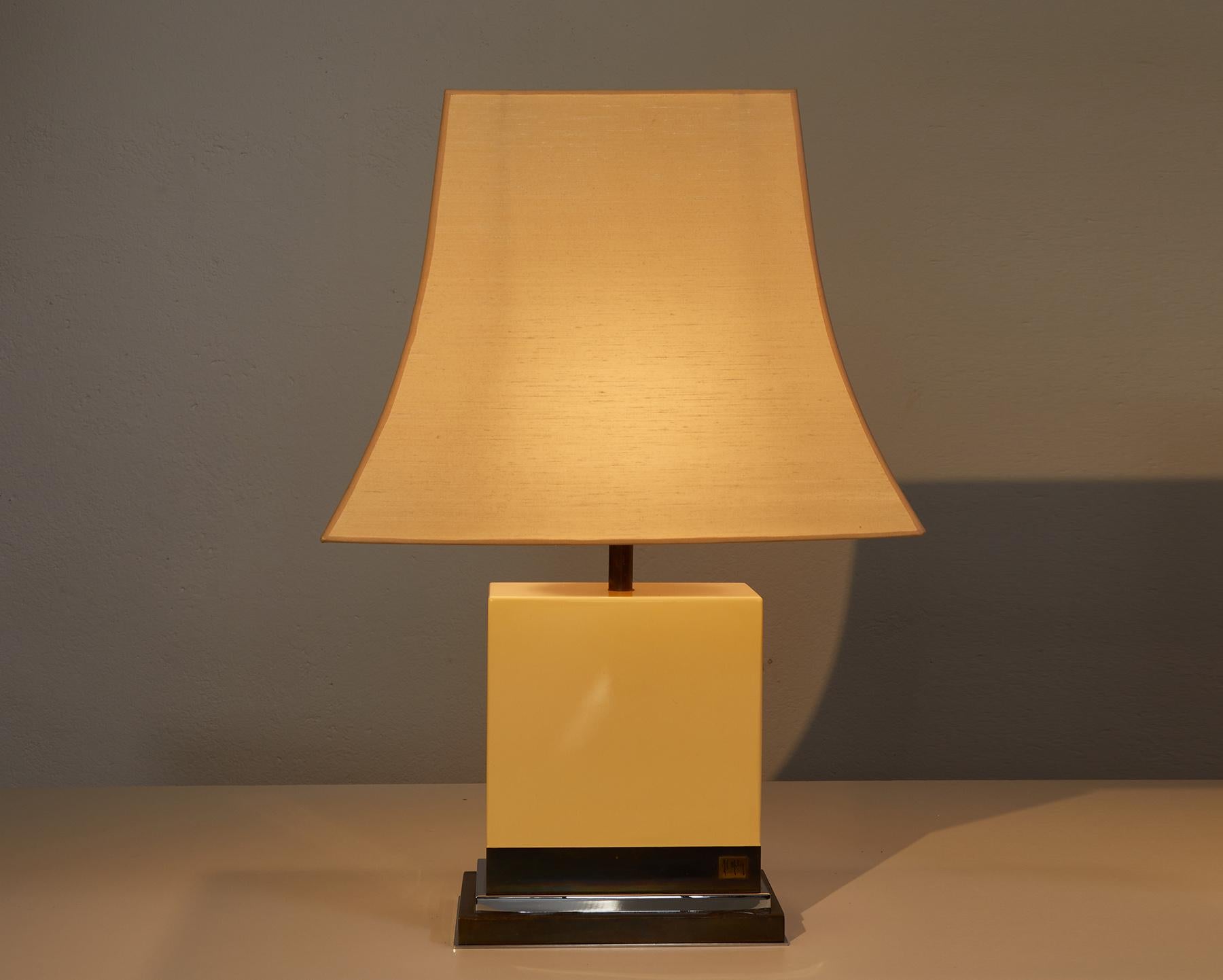 Laiton Paire de lampes de bureau laquées ivoire de Jean-Claude Mahey, France 1970-1980
