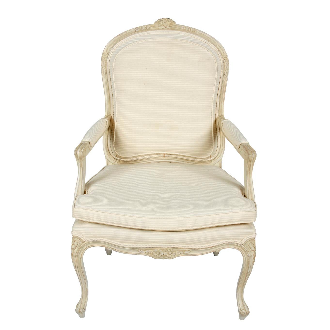 Pair of Ivory Painted and Carved French Arm Chairs In Good Condition For Sale In Locust Valley, NY