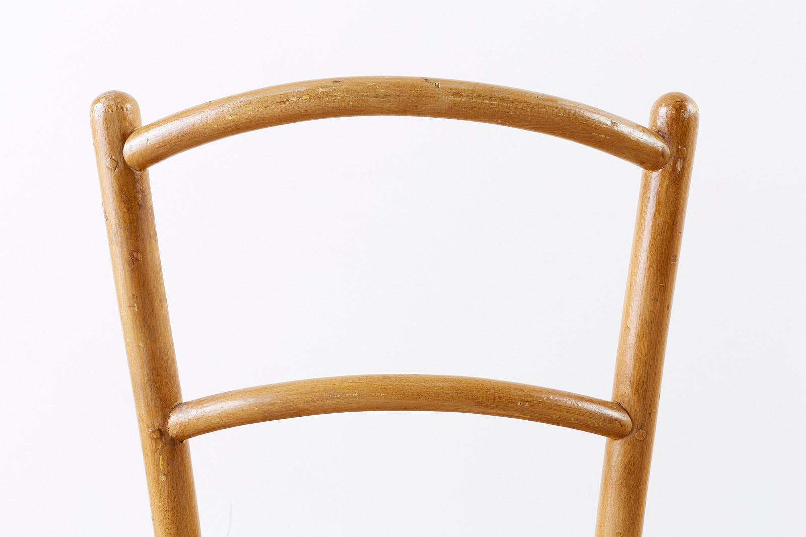 Ein Paar österreichische Stühle aus Bugholz und Schilfrohr von J. und J. Kohn im Angebot 5
