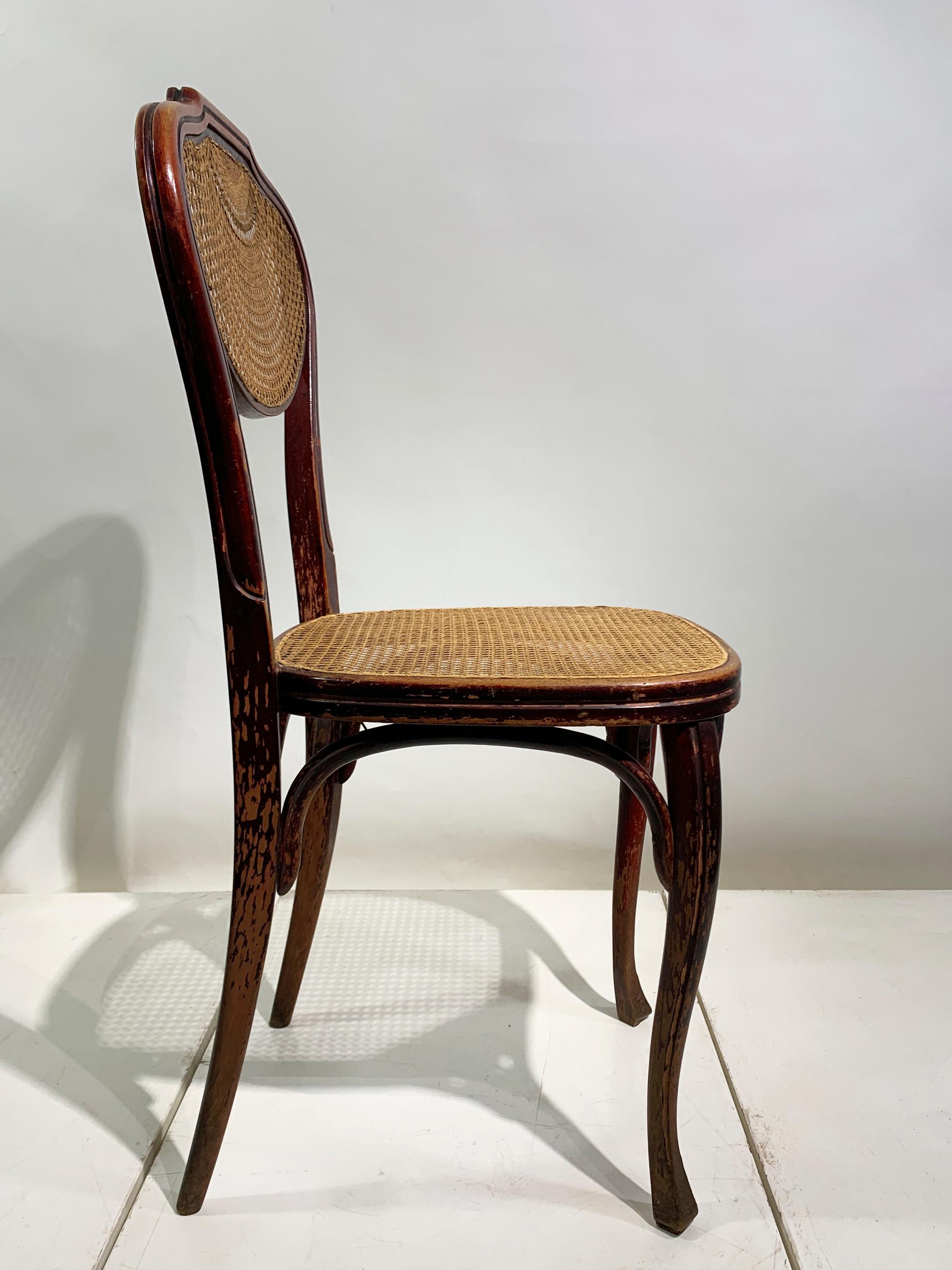 Paire de chaises J. & J. Kohn en bois courbé et en canne, Teschen, Autriche, vers 1900 Bon état - En vente à Beirut, LB
