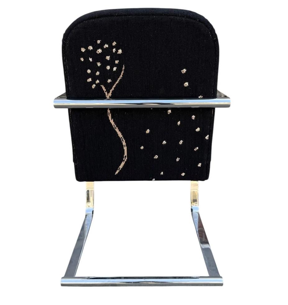 Cromo Coppia di poltrone di design moderno J. Robert Scott in vendita