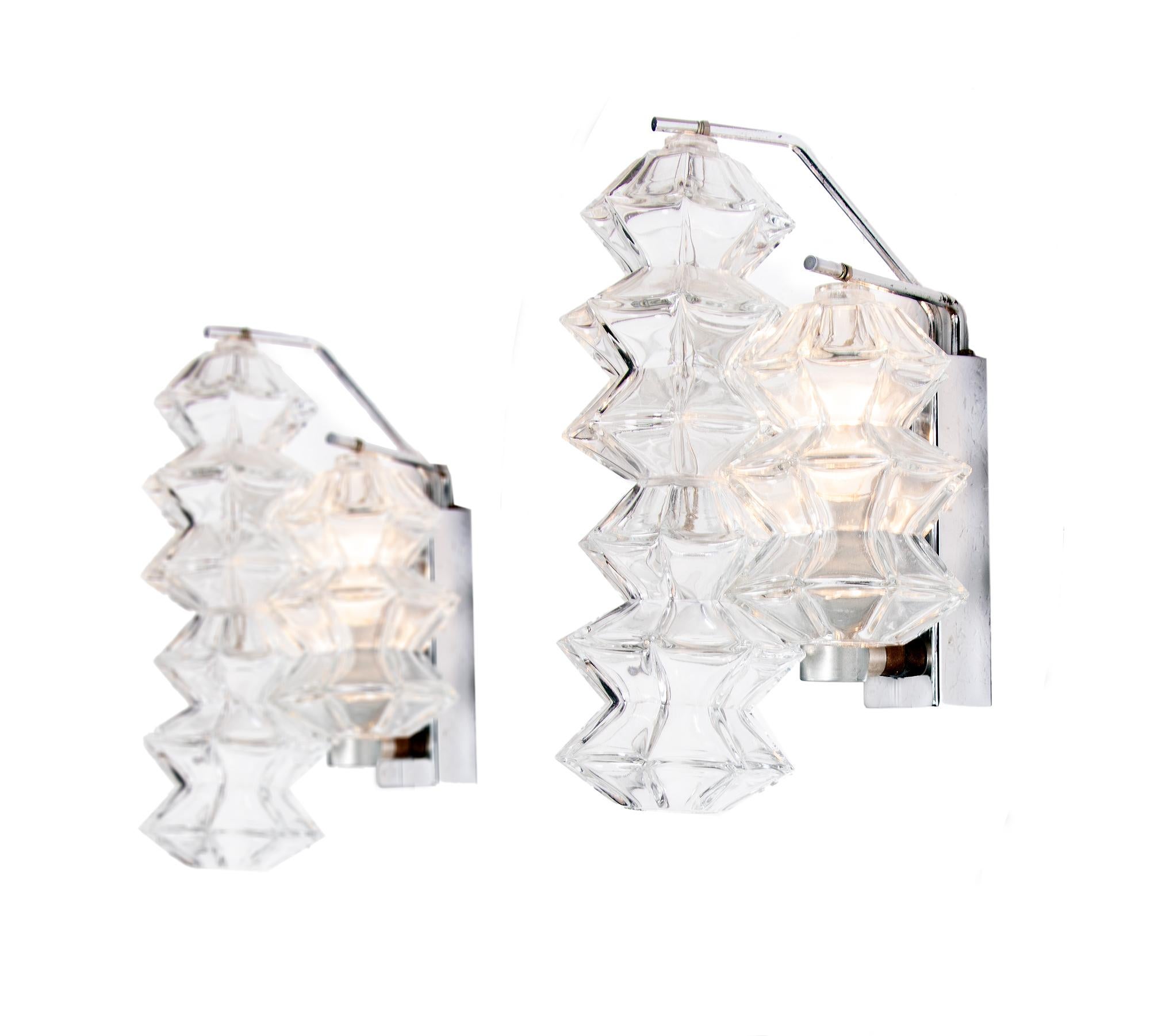 Elegant pair of wall lamps with clear glasses shaped like a pagoda on a chrome frame. Manufactured by J.T. Kalmar, Vienna, Austria in the 1960s. 

Measures: height 9.25” in. (23.5 cm), width 7” in. (18 cm), depth 5.9” in. (15 cm) per lamp.