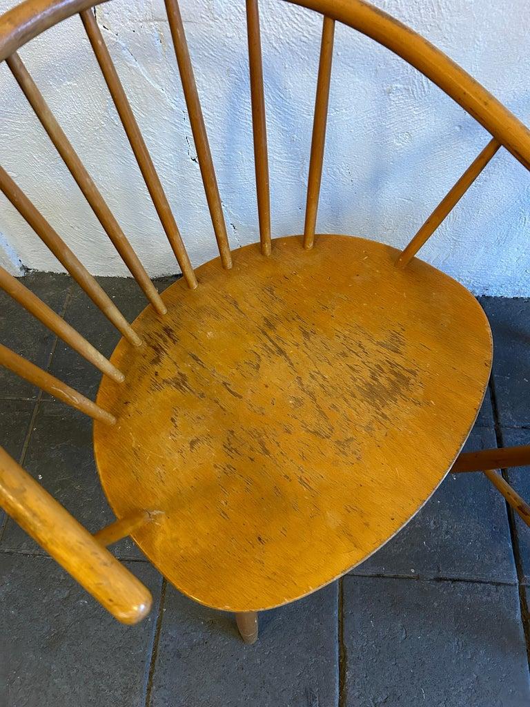 Falegnameria Coppia di poltrone moderne danesi J64 di Ejvind A. Johansson in vendita