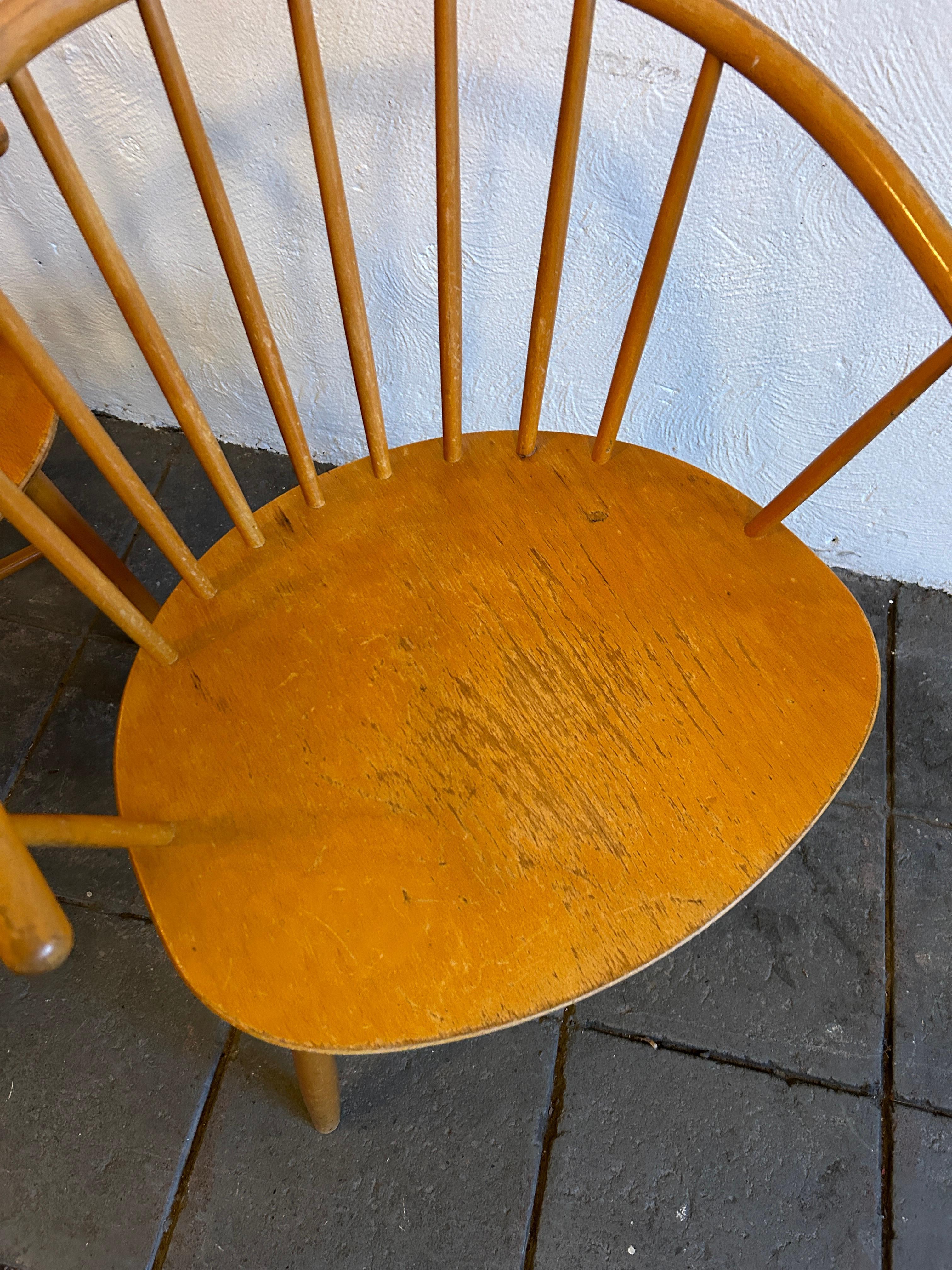 Moderne dänische Sessel J64 von Ejvind Johansson, Paar im Zustand „Gut“ im Angebot in BROOKLYN, NY