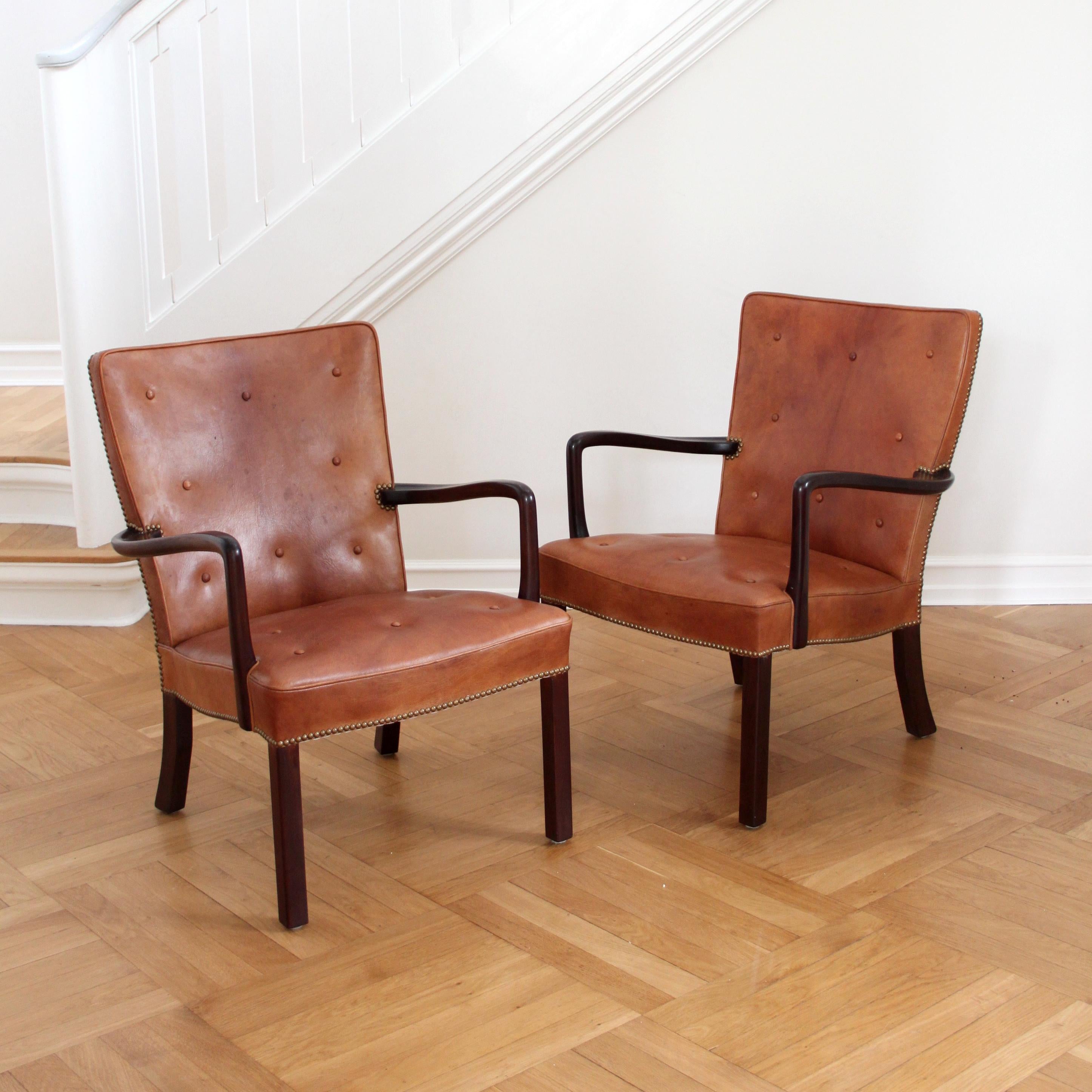 20th Century Pair of Jacob Kjær Lounge Chairs in Dark Stained Mahogany and Niger Leather