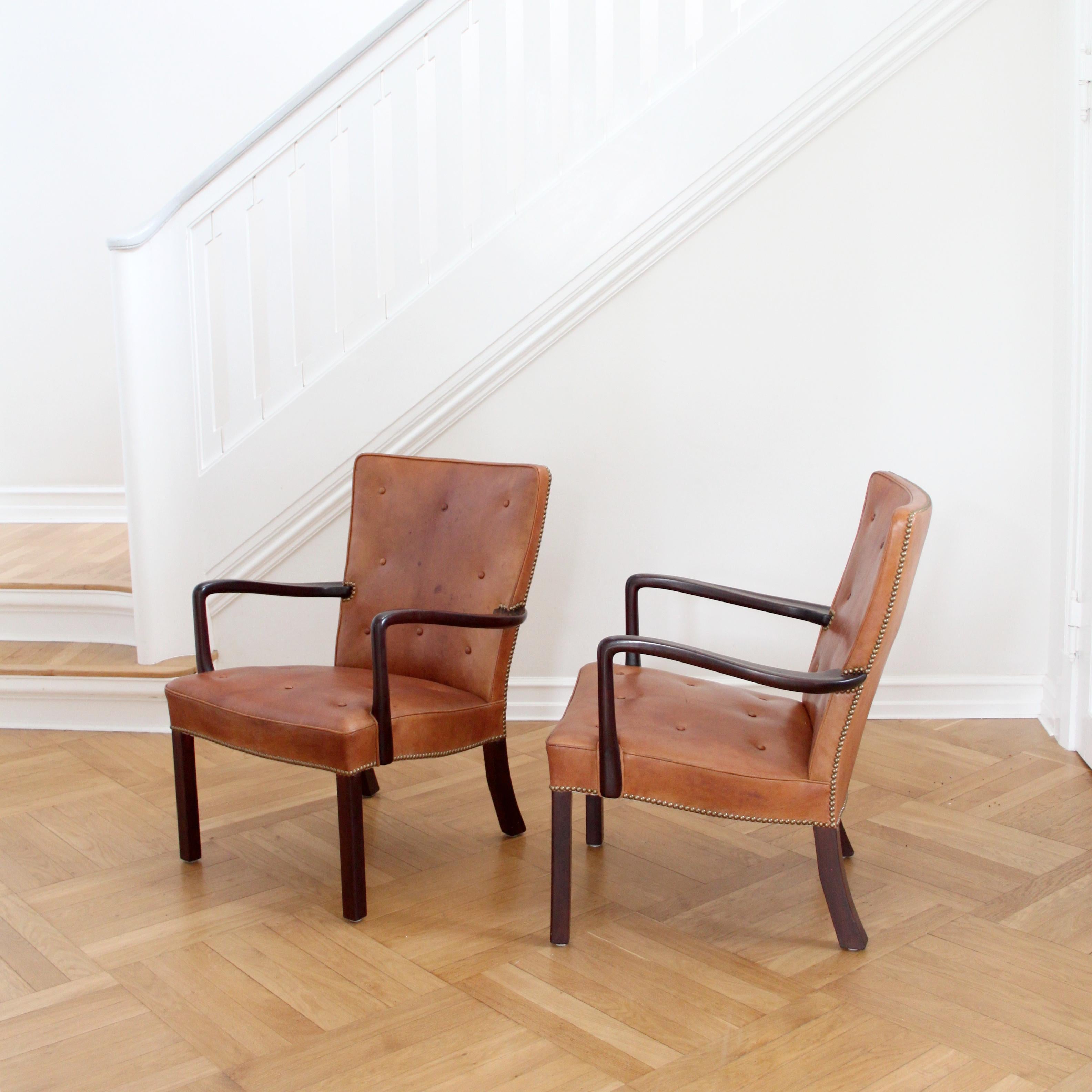 Pair of Jacob Kjær Lounge Chairs in Dark Stained Mahogany and Niger Leather 3