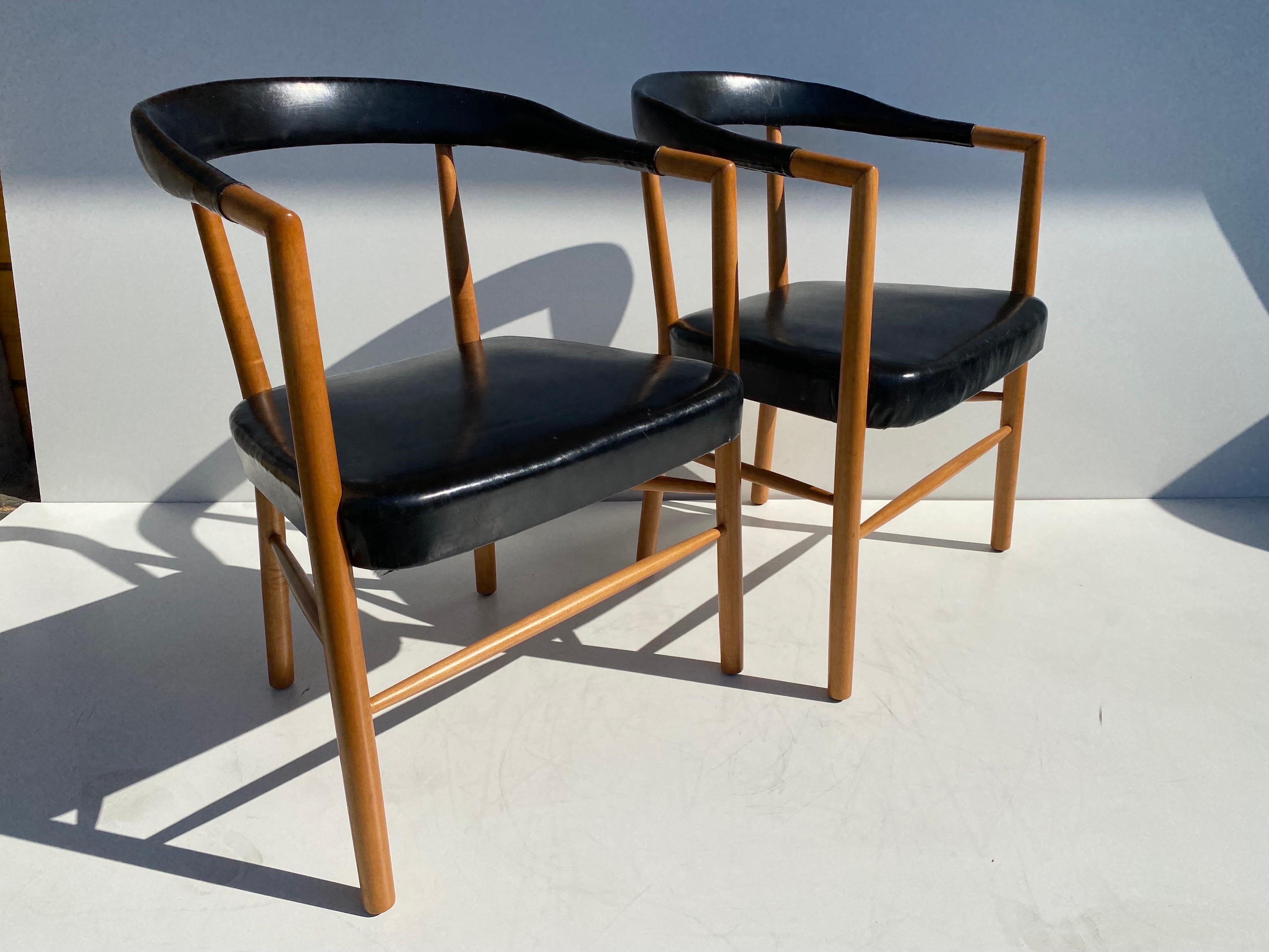 Mid-Century Modern Pair of Jacob Kjaer UN Armchairs For Sale
