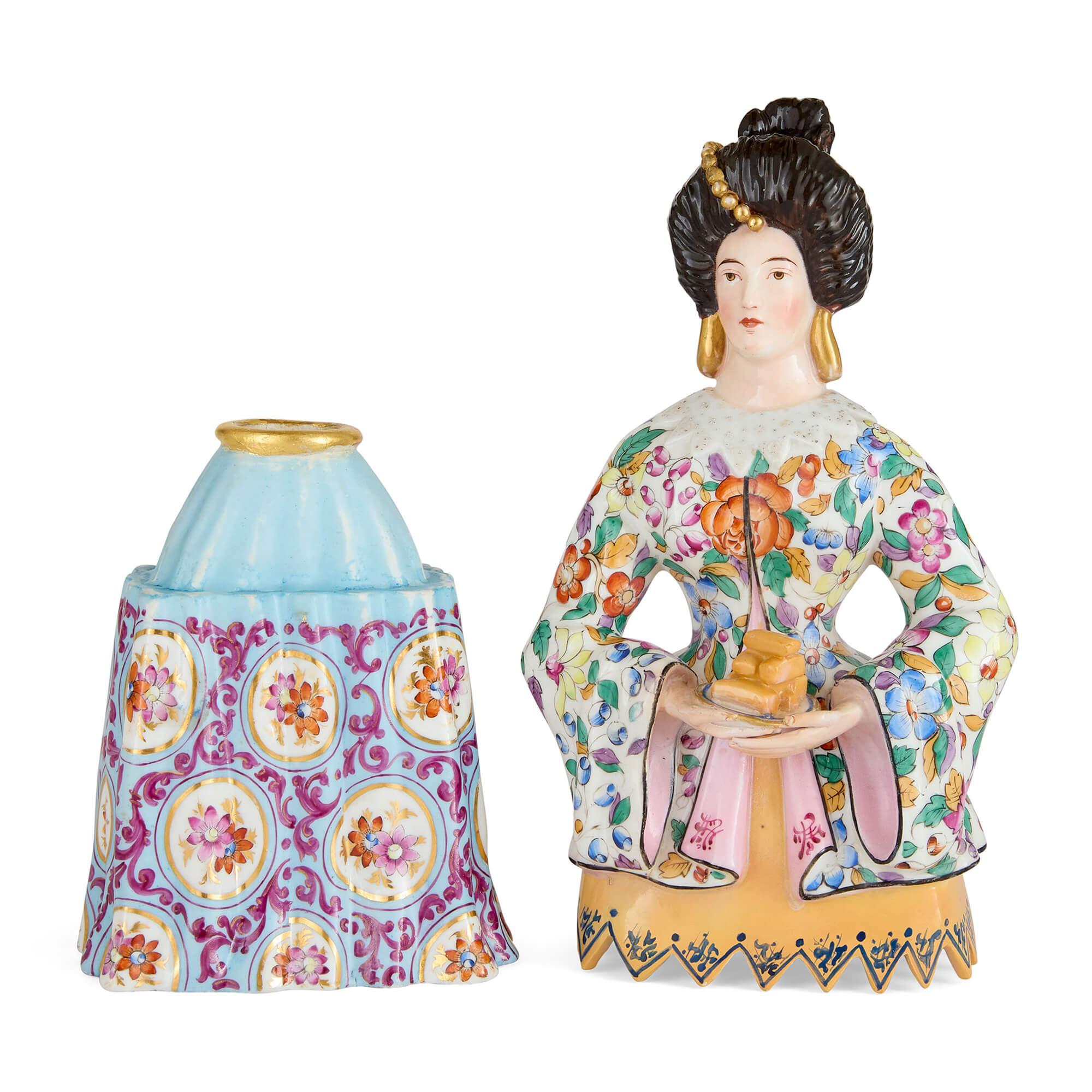 Paar orientalische Jacob Petit Porzellanflaschen (Vergoldet) im Angebot