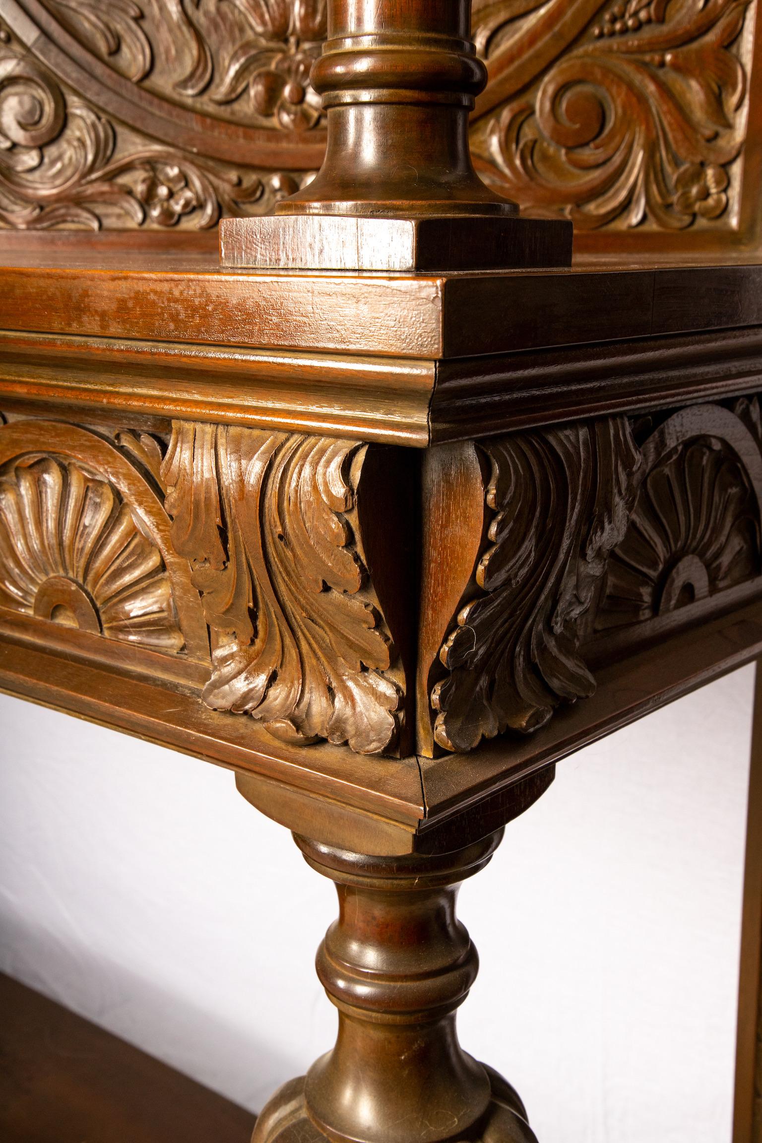 Ein Paar monumentale Hofschränke im jakobinischen Stil im Angebot 2