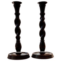 Coppia di candelabri in Oak Barley Twist in stile revival giacobiano