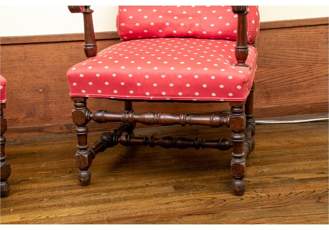 Paar Jacobean Styke geschnitzt Walnut Sessel im Zustand „Relativ gut“ im Angebot in Bridgeport, CT