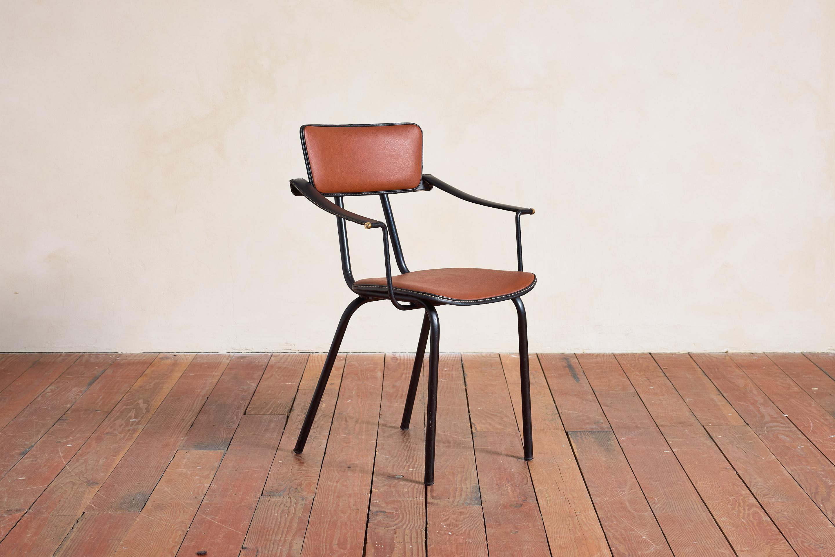 Pair of Jacques Adnet Armchairs (Mitte des 20. Jahrhunderts) im Angebot
