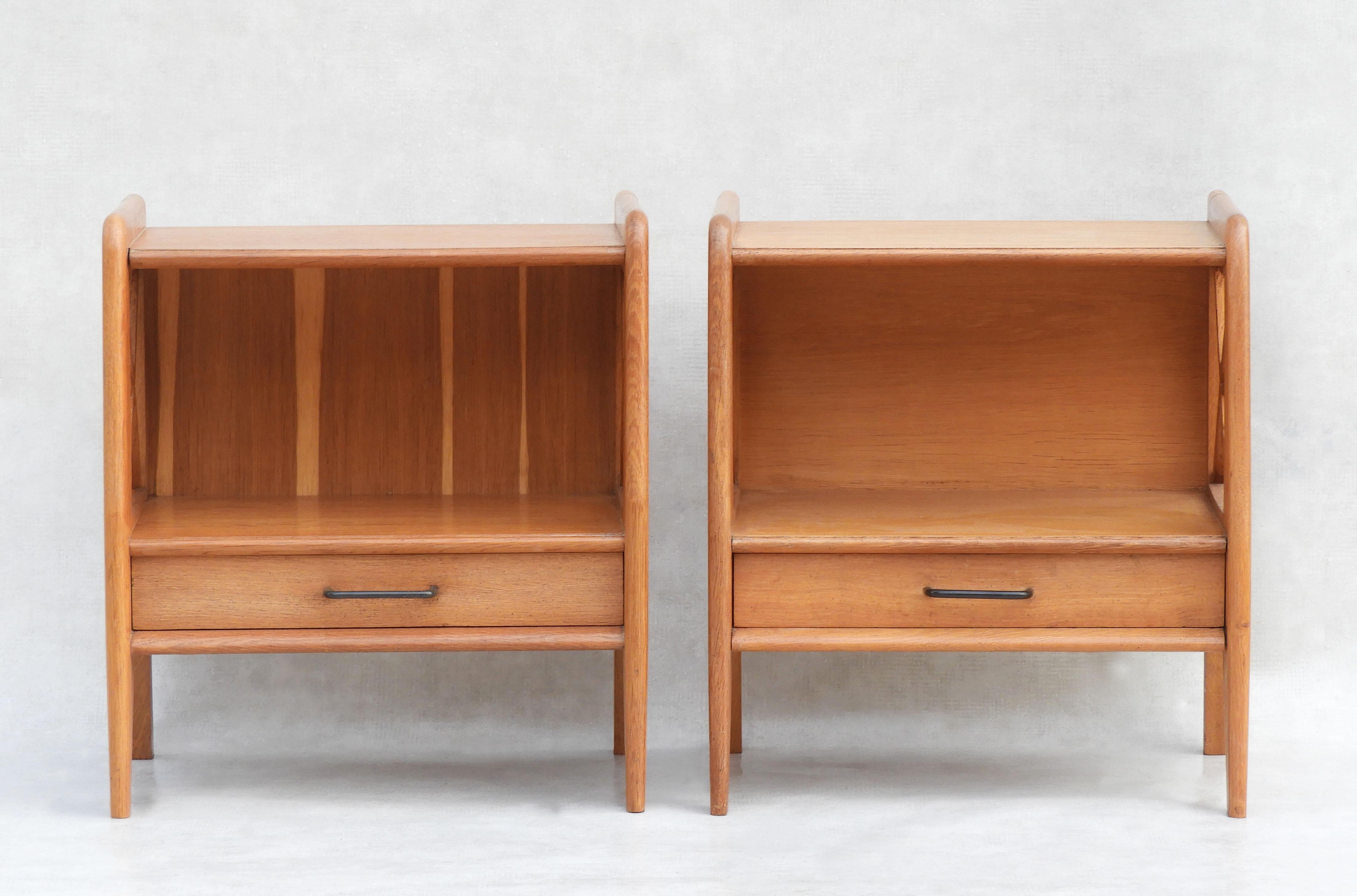 Pair of Jacques Adnet Oak Night Stands C1950 In Good Condition For Sale In Trensacq, FR