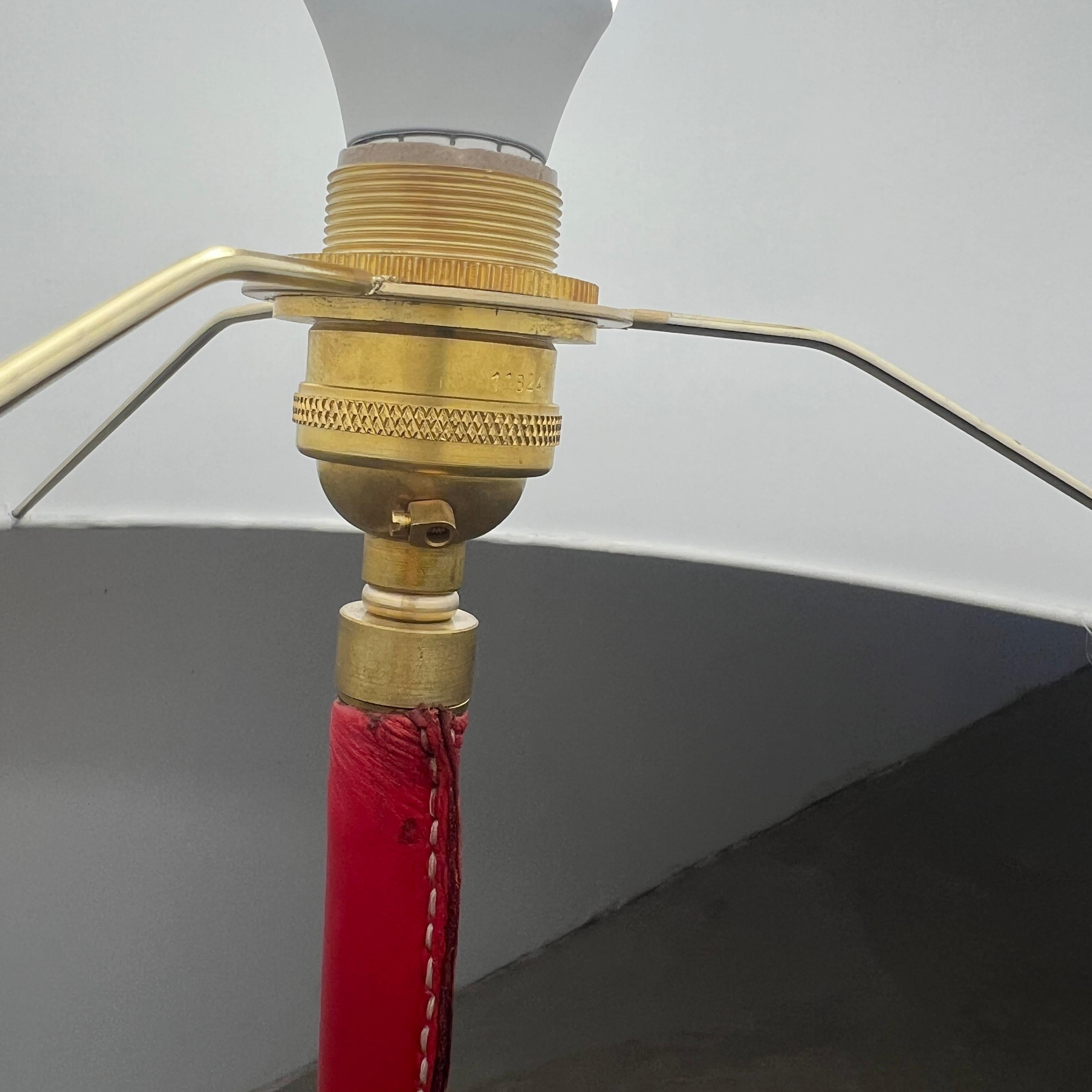 Paar Jacques Adnet Tischlampen aus rotem Leder, 1950er Jahre Frankreich im Angebot 1