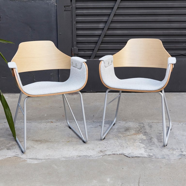 Design by Jaime Hayon, 2007
Manufactured by BD Barcelona.

Wood back and upholstered interior seat with arms cushion.
Measures: 52 x 55 x H.79 cm.

Painted metallic tubular steel structure. Seat and backrest in plywood.



  
