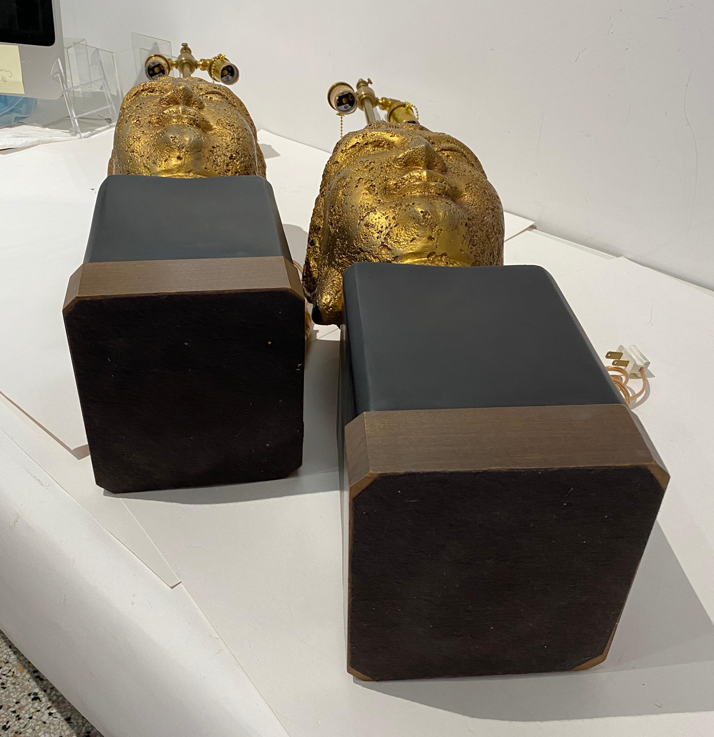 Plâtre James Mont paire de lampes Bouddha en or pour Stiffel Lighting en vente
