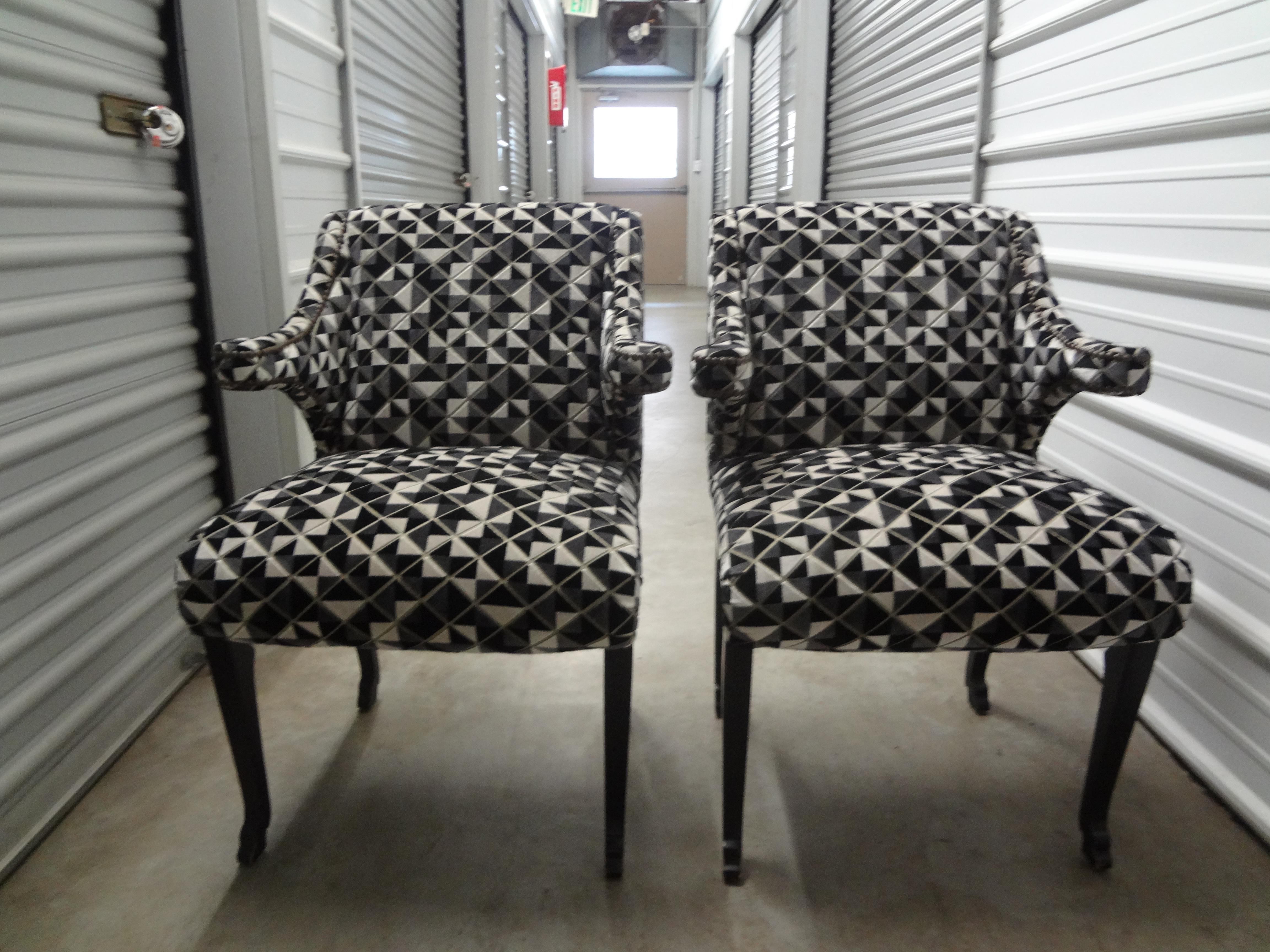 Charles X Paire de chaises longues ébonisées de style étrusque de Grosfeld House avec pieds en sabot en vente