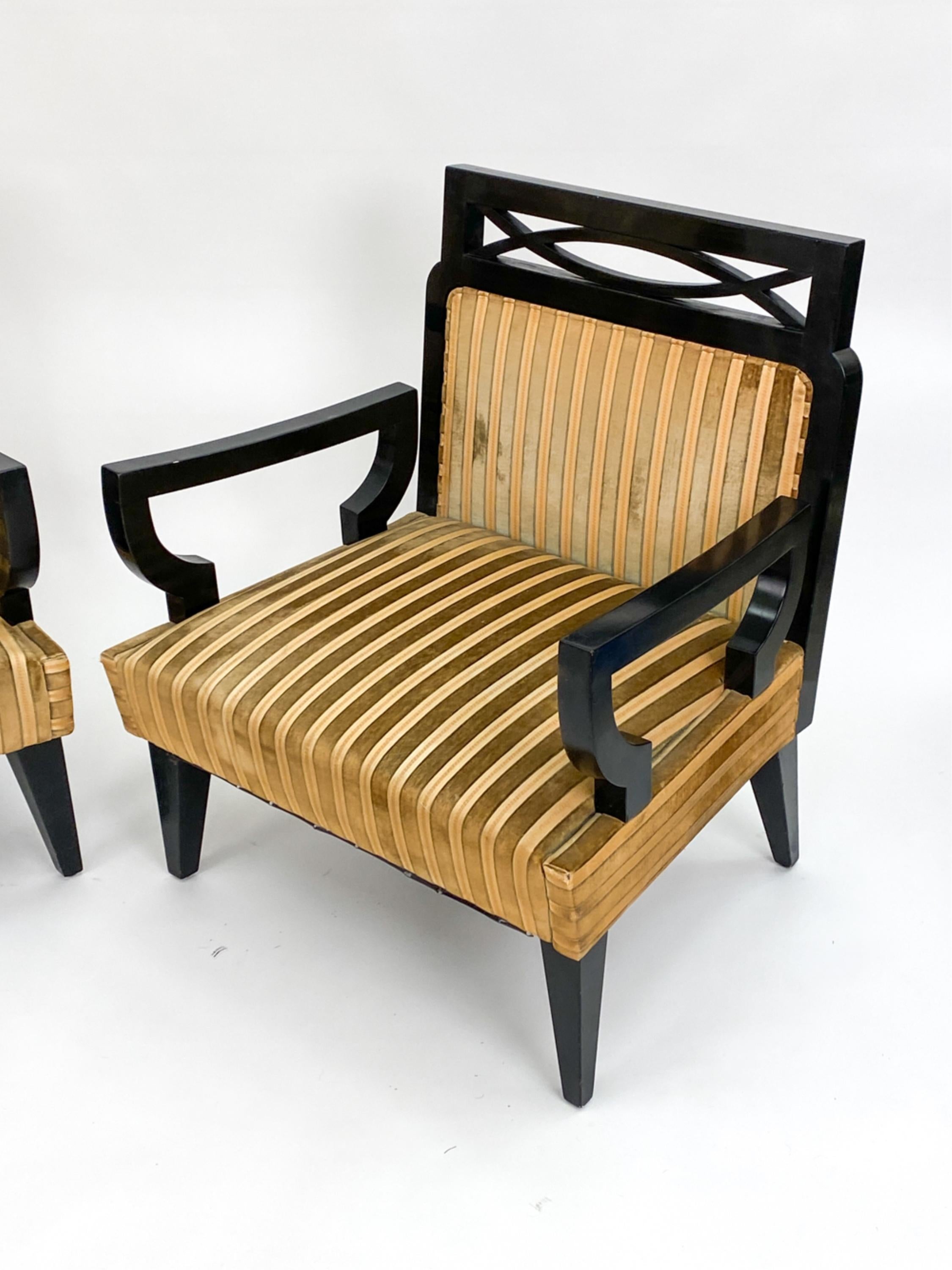 Paar lackierte James Mont Sessel, CIRCA 1950er Jahre (Moderne der Mitte des Jahrhunderts) im Angebot