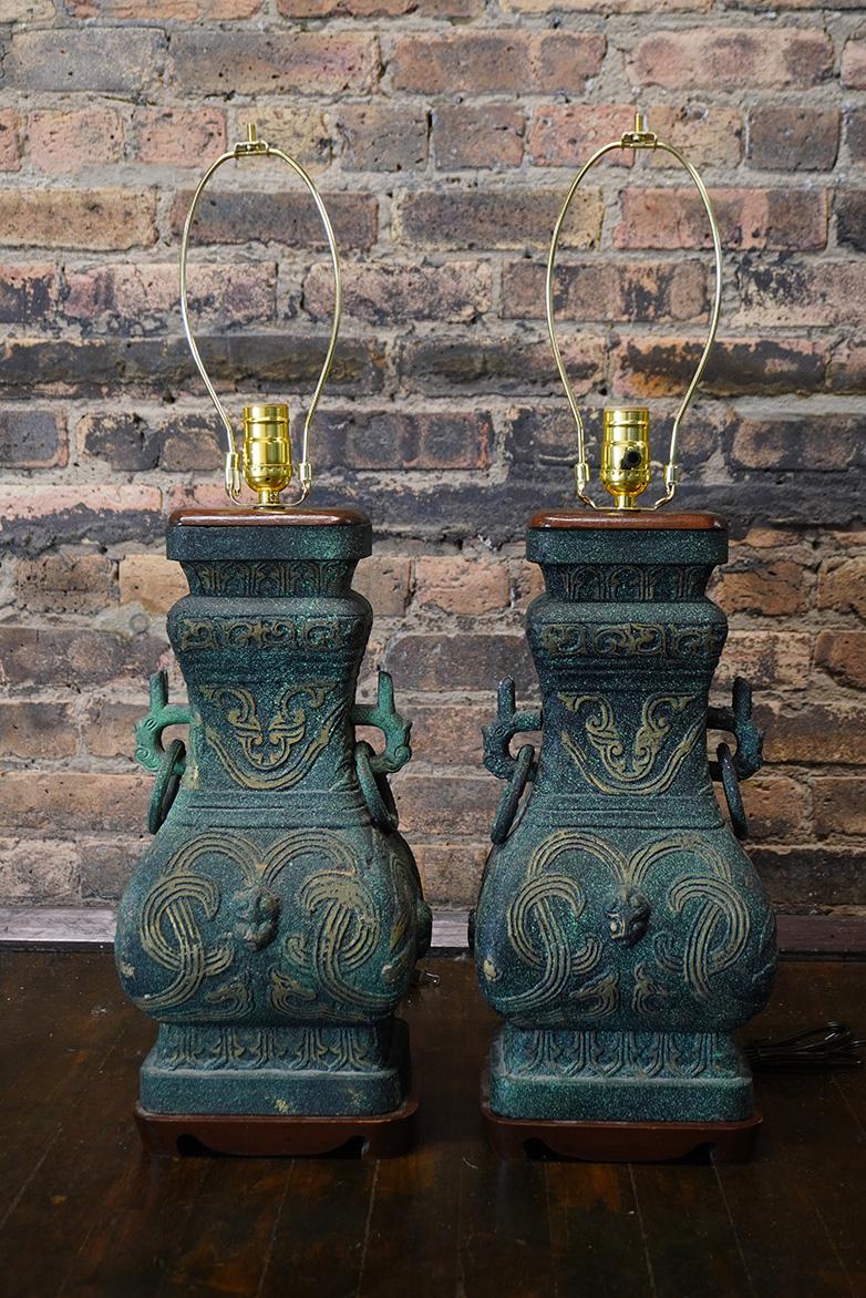 Chinoiseries Pair of James Mont Style Archaic Patinated Bronze Table Lamps en vente